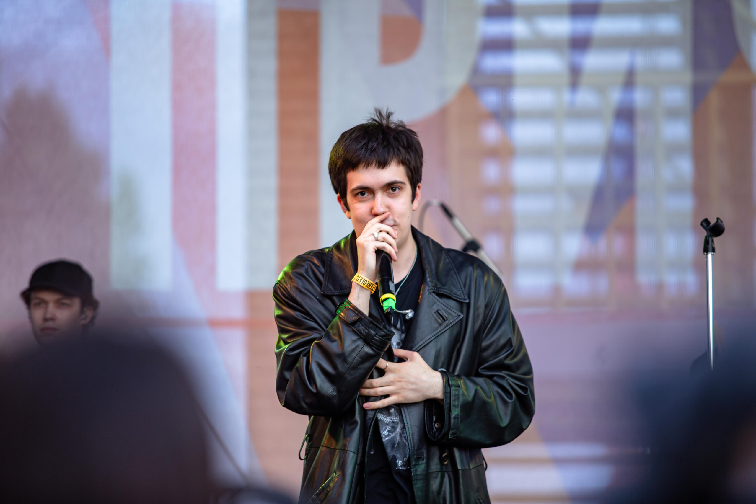 тима ищет свет