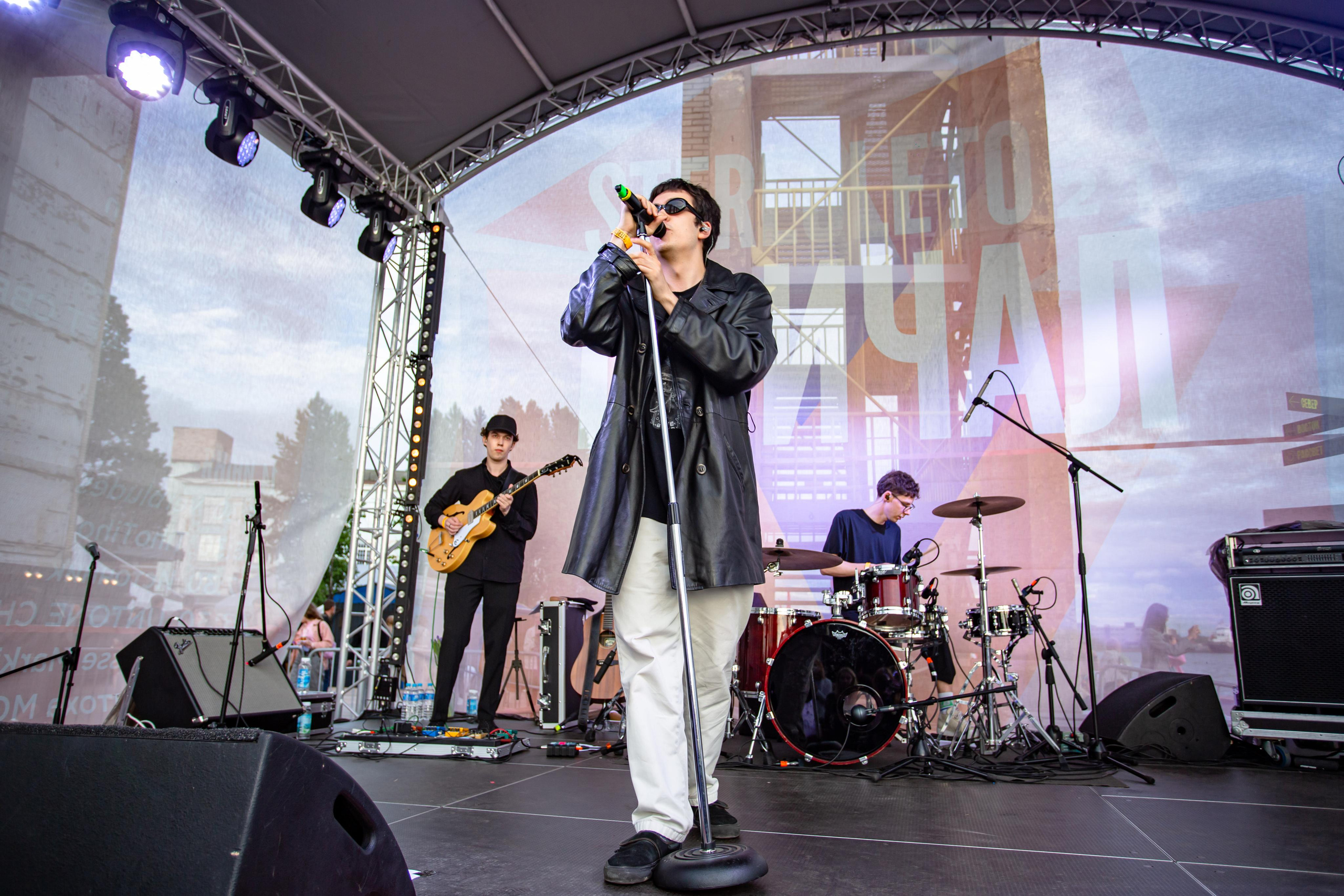 тима ищет свет