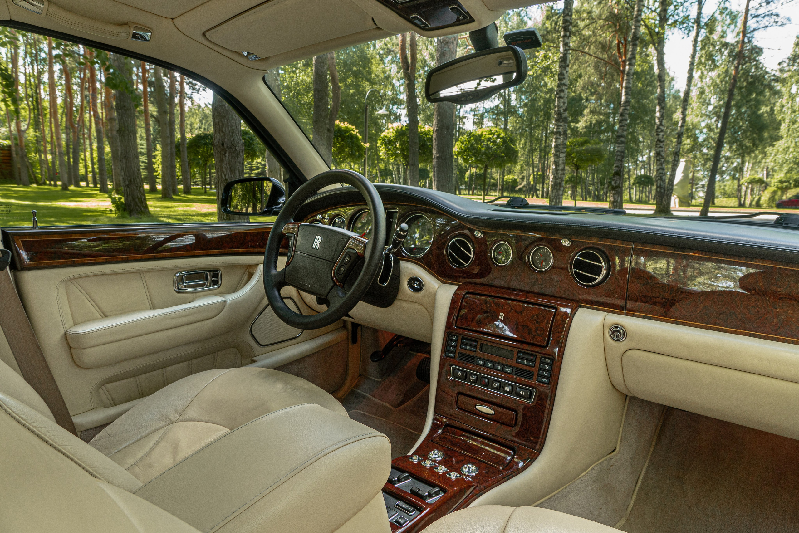 Фотосъемка Rolls-Royce в яхт-клубе в Москве. Жуков Илья  свадебный фотограф в Москве