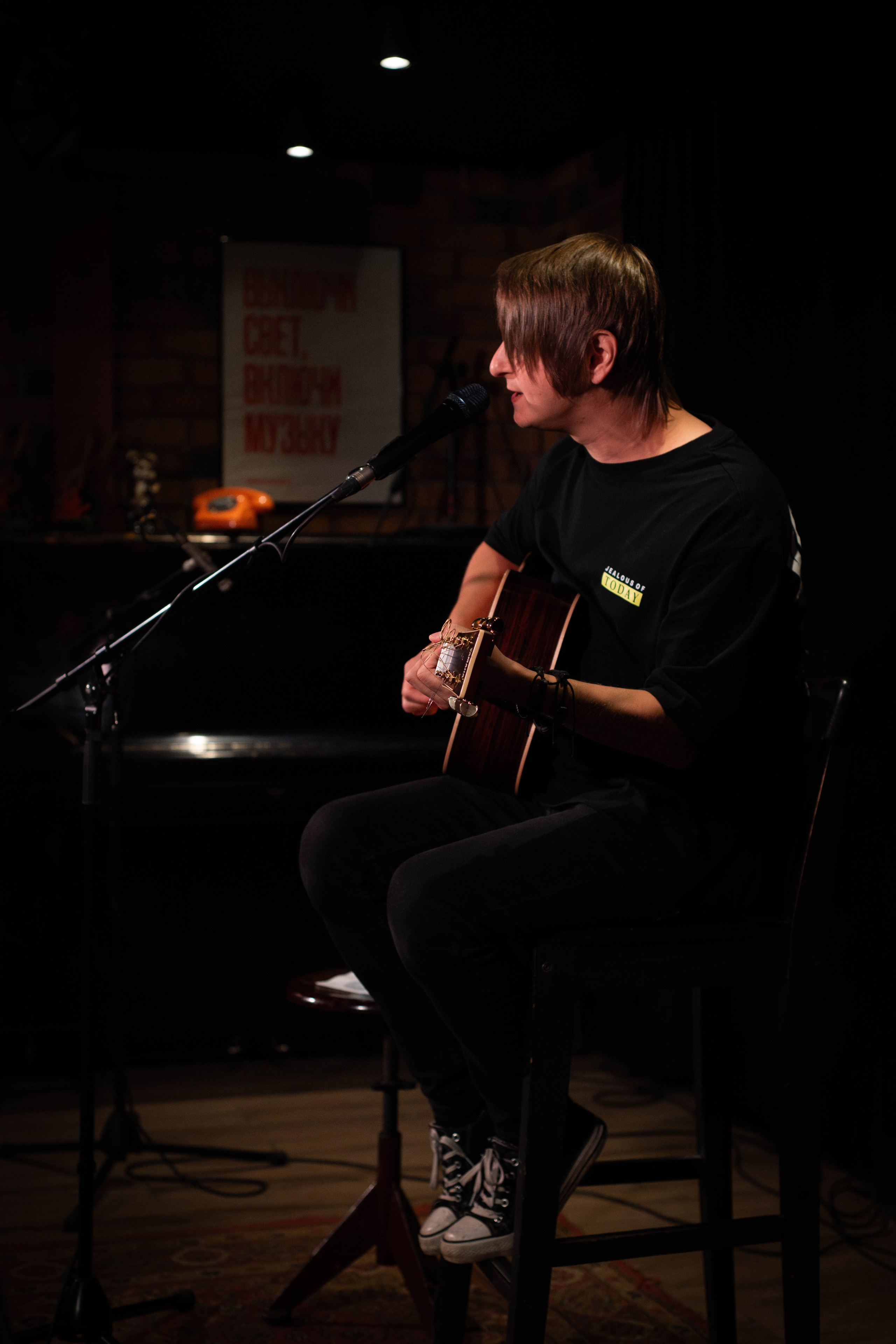 Лёва Сазонов (1 августа 2024 года, Москва, арт-кафе Пушкарёв). Фотограф Светлана Блинова, Москва и Московская область