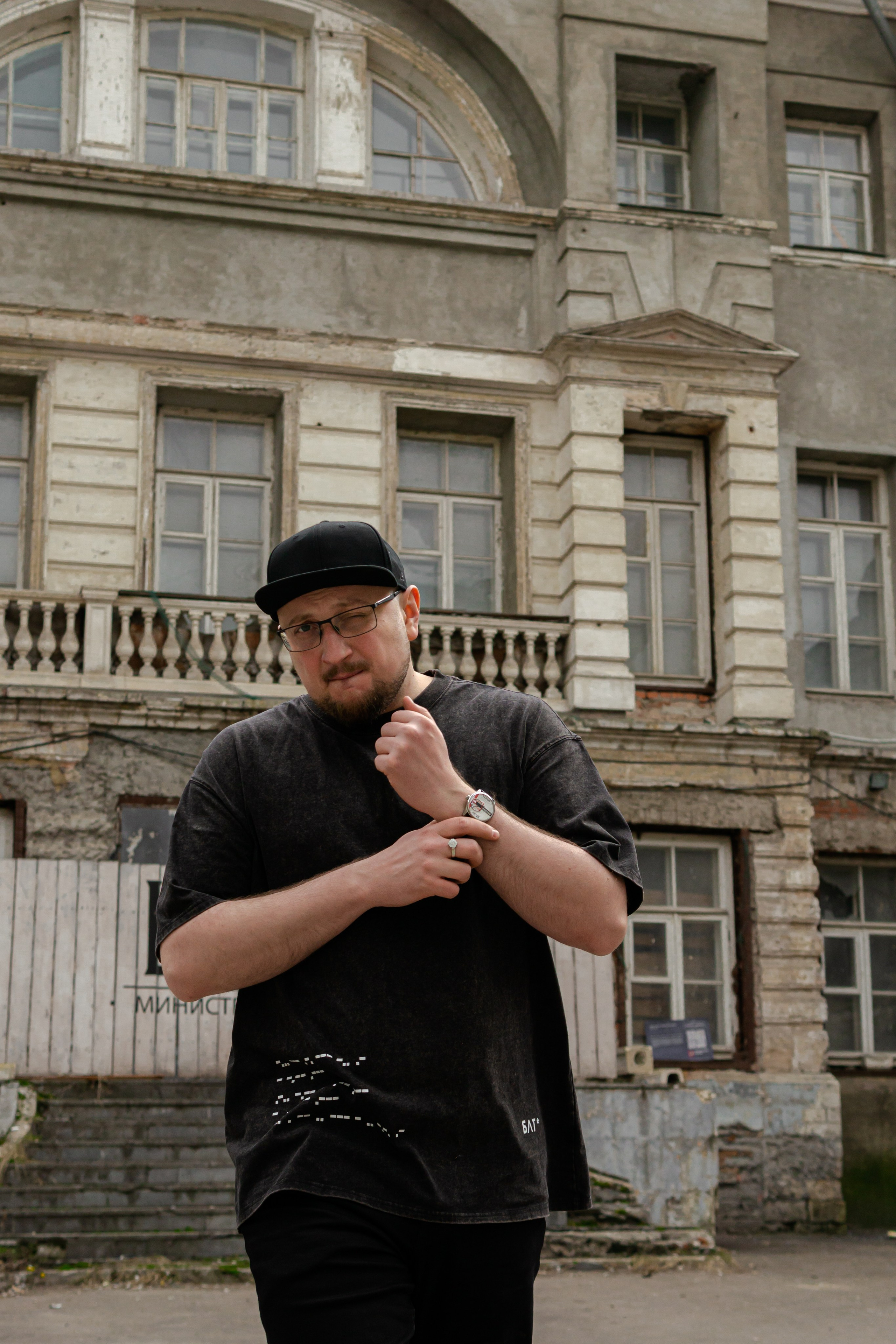 Съемка мерча БЛТ* Semiotica в городе. Фотограф-анималист Ксения Воробьева, Москва