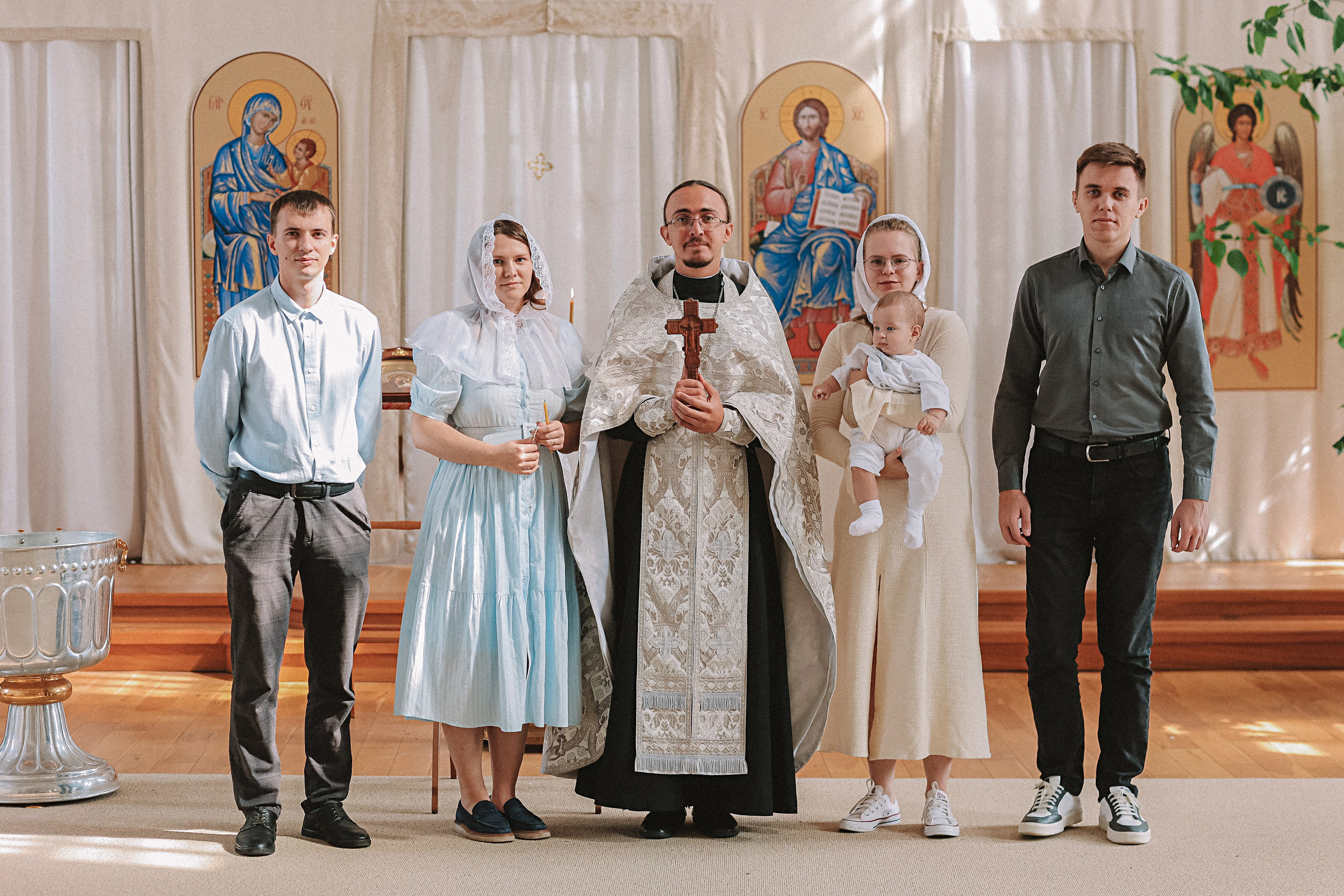 Крещение церковь около моста влюбленных. Семейный фотограф Тюмень, фотограф на роды Салмина Мария