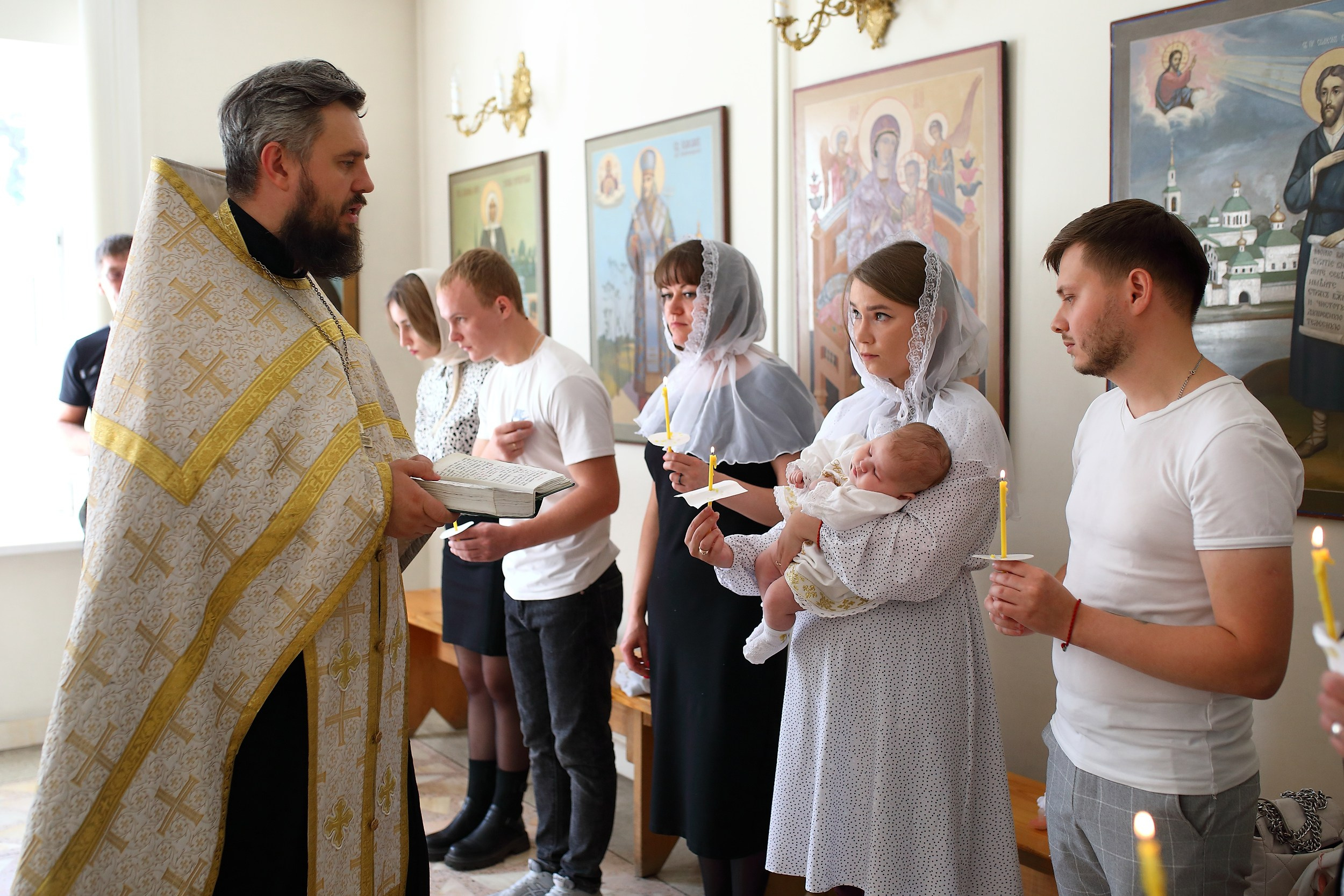 фотосессия крещение в храме родные и близкие