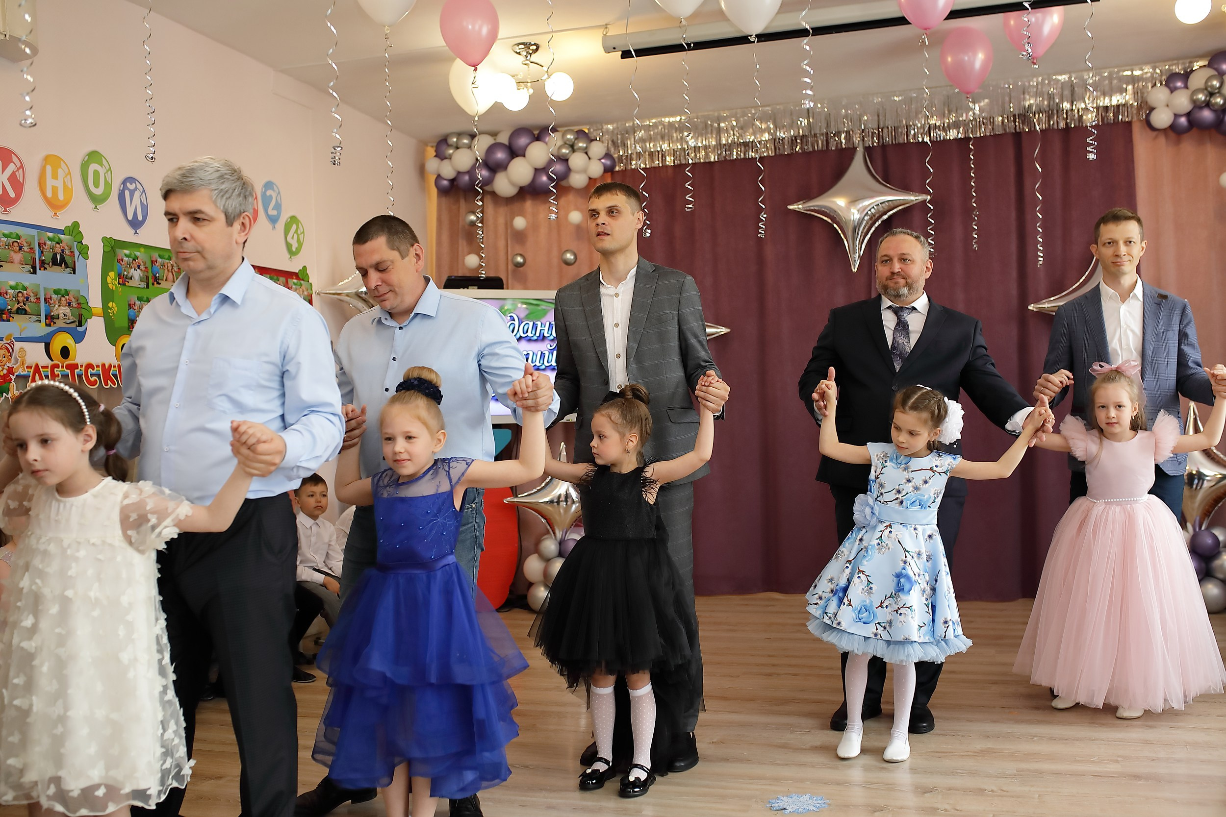 танец пап и дочек