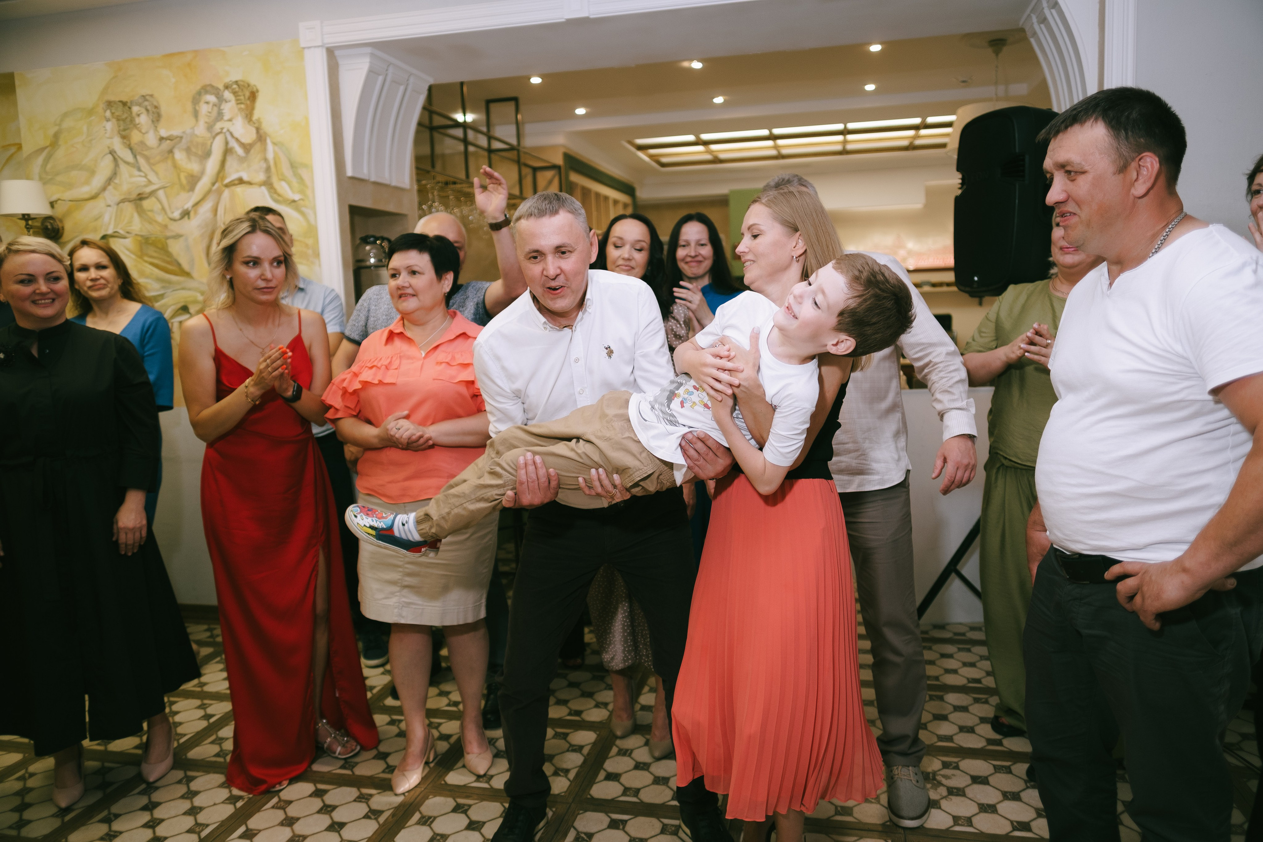 Выпускной школа 33. Свадебный и репортажной фотограф Денис Ожигин в Краснодаре и Краснодарском крае