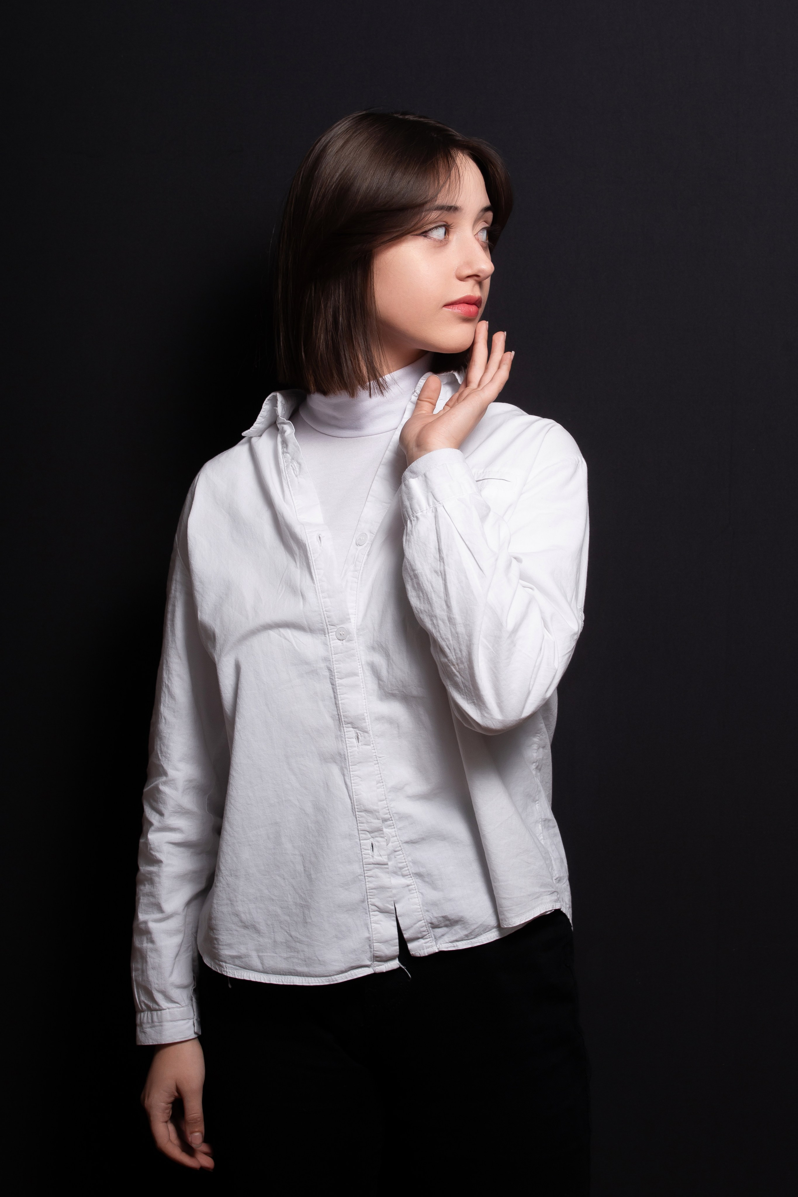 Портретная фотосессия для учеников 9 класса на чёрном фоне | Школьный фотограф Николай Богатырёв | Твой альбом / Твои правила. ТВОЙ АЛЬБОМ / ТВОИ ПРАВИЛА