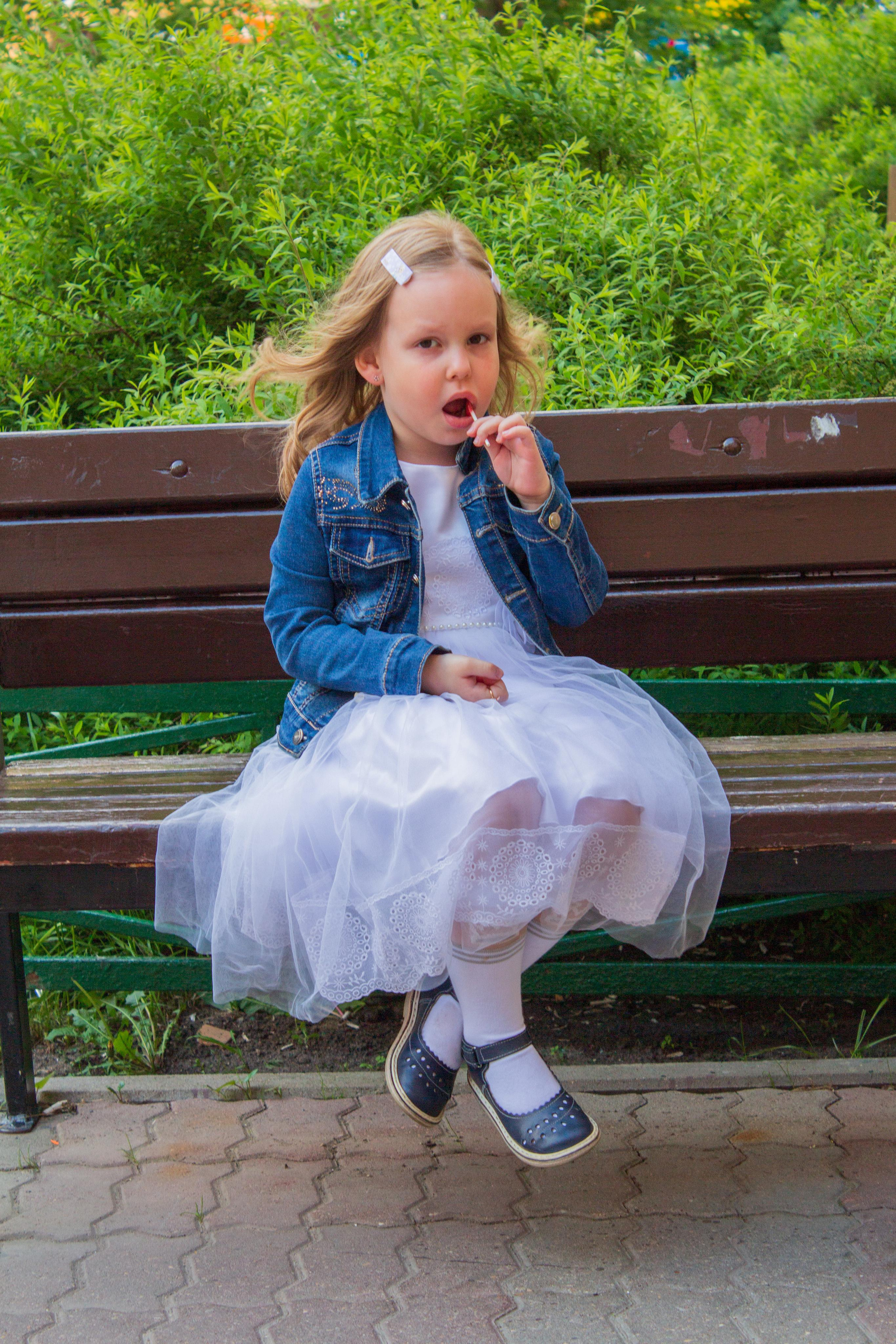 Цветочки в ушки или Как у принцессы Маруси появились сережки. Фотограф для вас и вашего бизнеса в Москве Альбина Никифоров