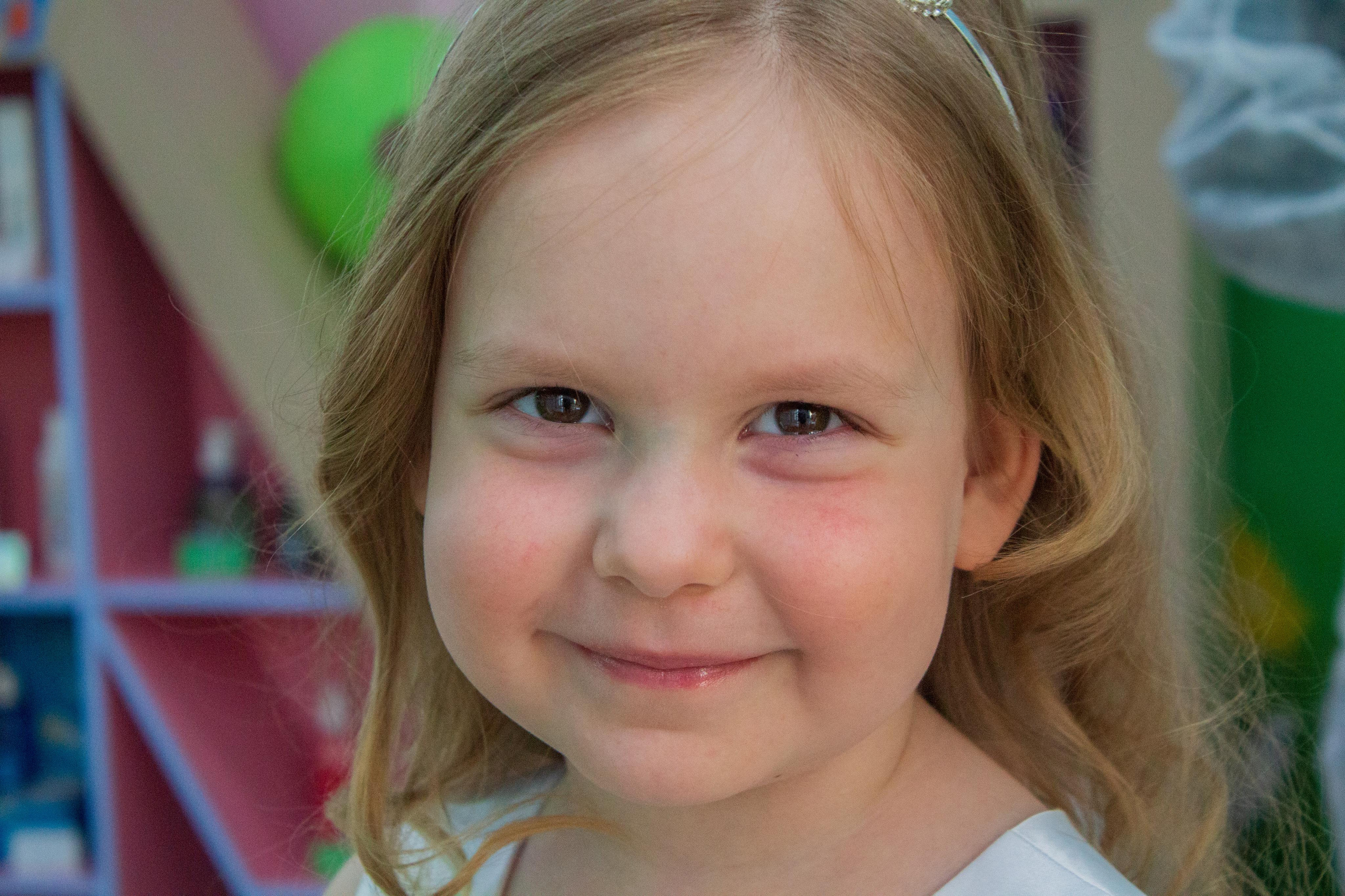 Цветочки в ушки или Как у принцессы Маруси появились сережки. Фотограф для вас и вашего бизнеса в Москве Альбина Никифоров