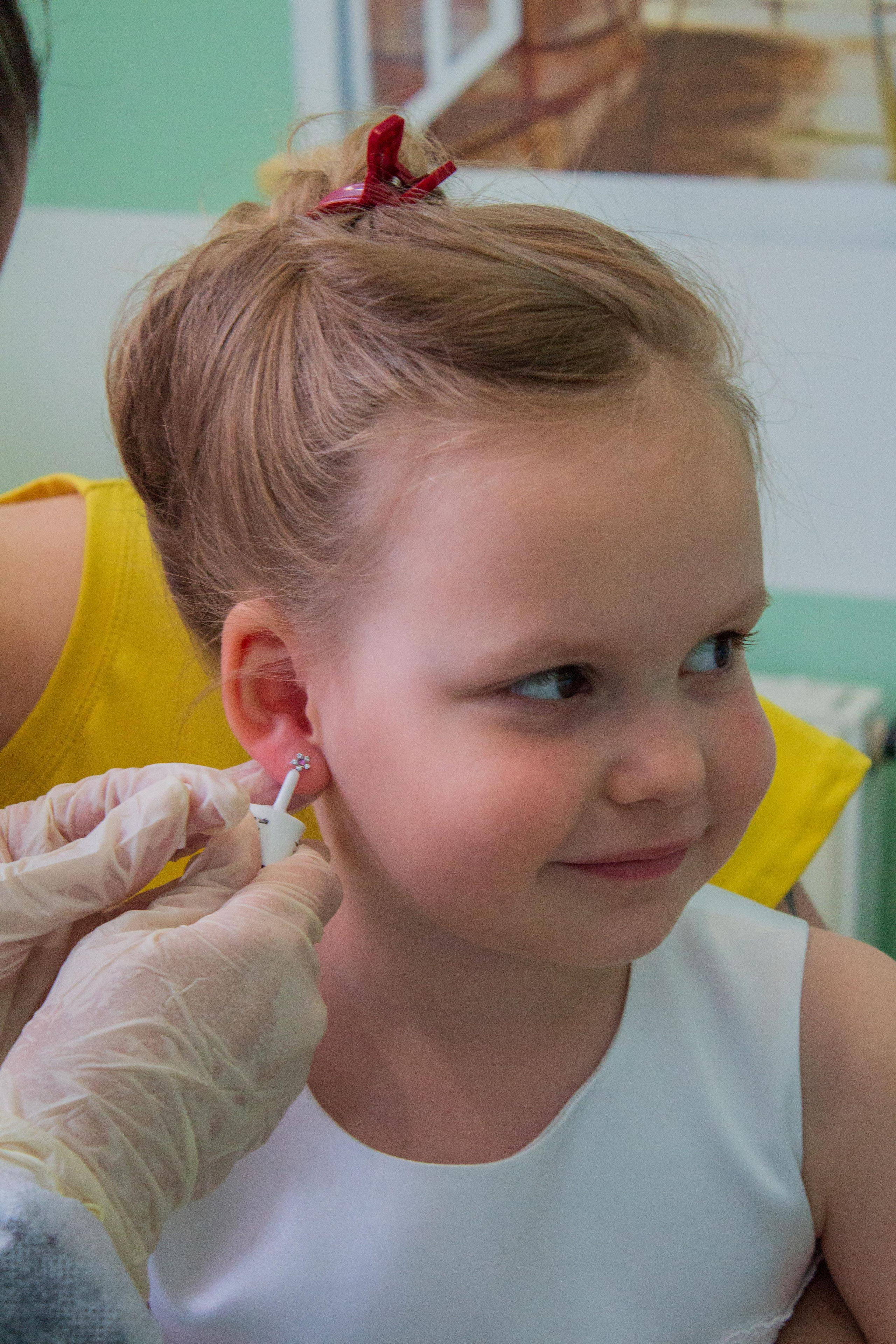 Цветочки в ушки или Как у принцессы Маруси появились сережки. Фотограф для вас и вашего бизнеса в Москве Альбина Никифоров