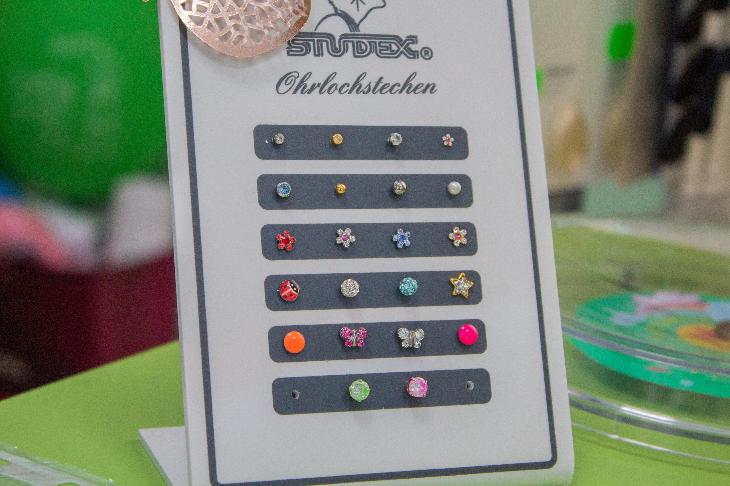 Цветочки в ушки или Как у принцессы Маруси появились сережки. Фотограф для вас и вашего бизнеса в Москве Альбина Никифоров