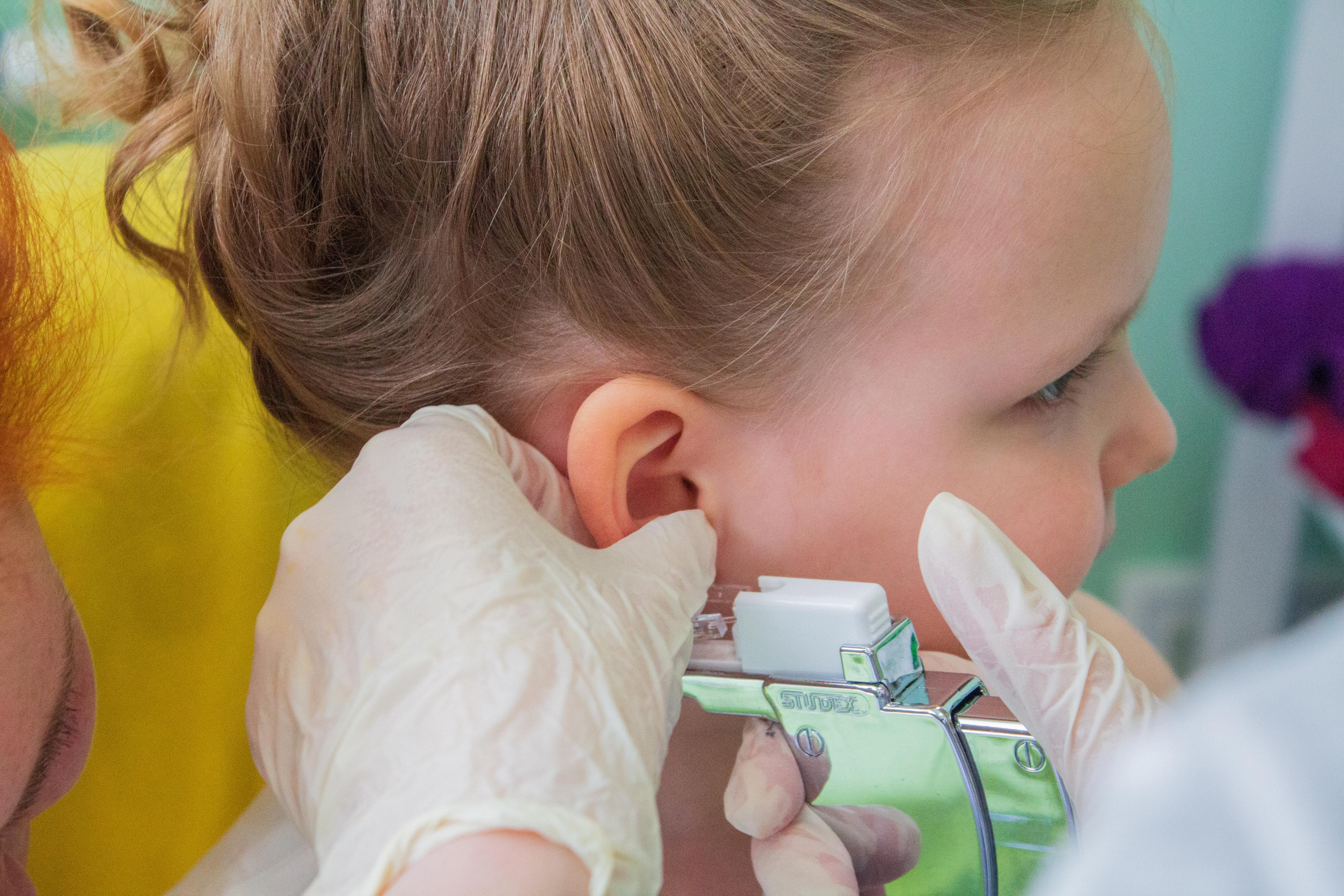 Цветочки в ушки или Как у принцессы Маруси появились сережки. Фотограф для вас и вашего бизнеса в Москве Альбина Никифоров