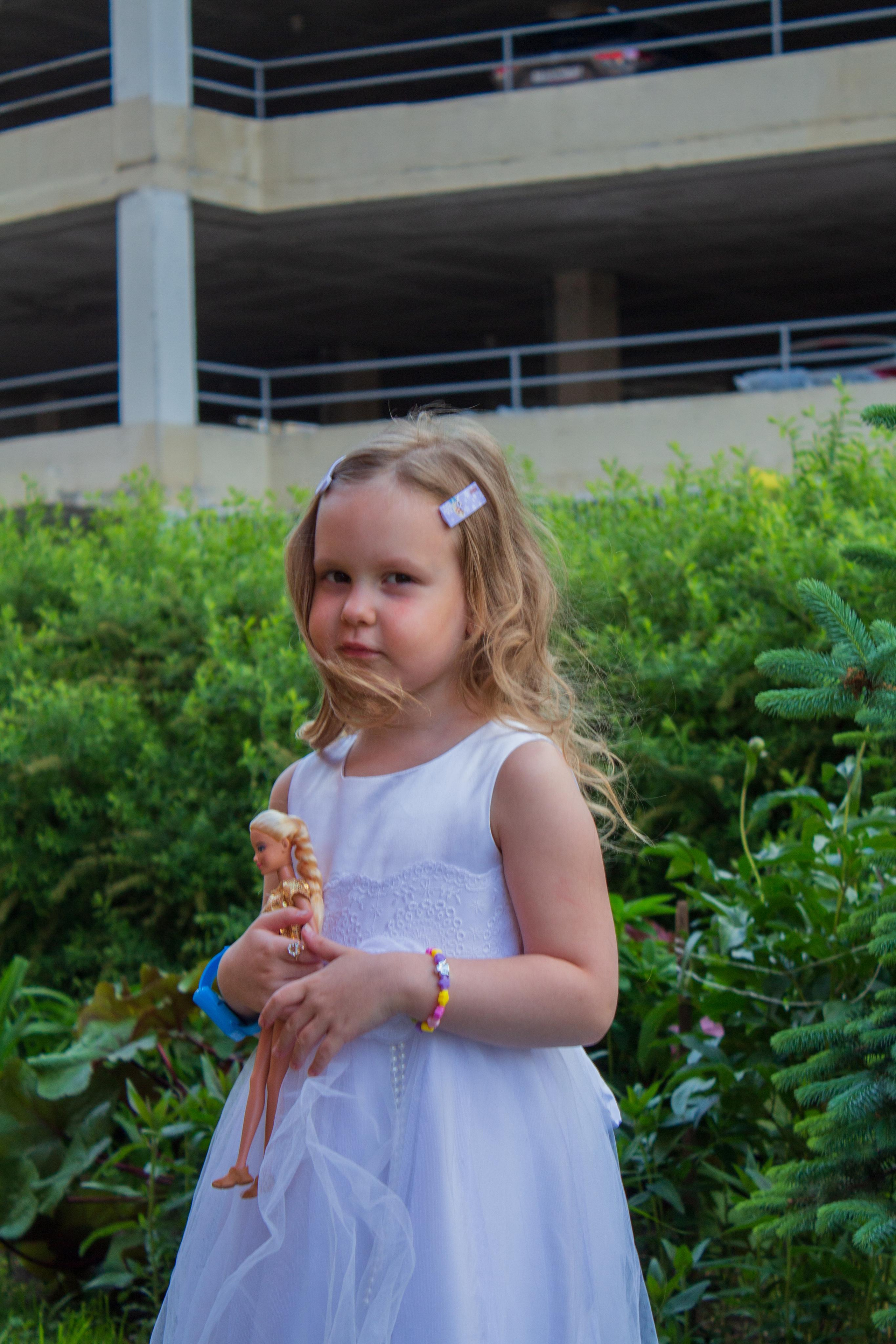 Цветочки в ушки или Как у принцессы Маруси появились сережки. Фотограф для вас и вашего бизнеса в Москве Альбина Никифоров