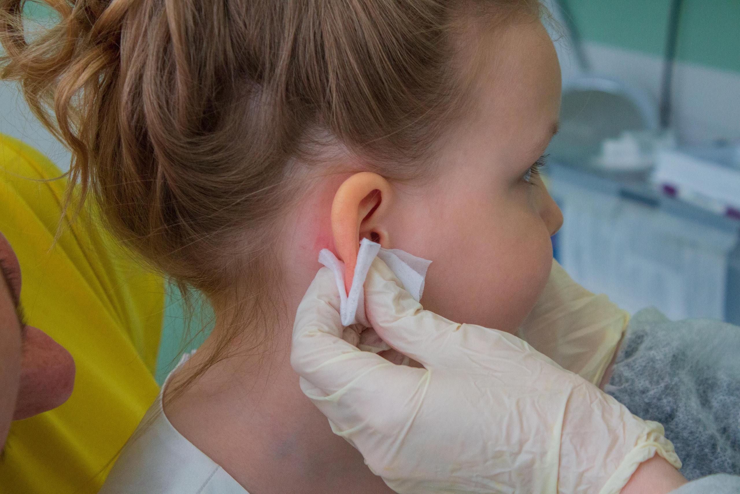 Цветочки в ушки или Как у принцессы Маруси появились сережки. Фотограф для вас и вашего бизнеса в Москве Альбина Никифоров