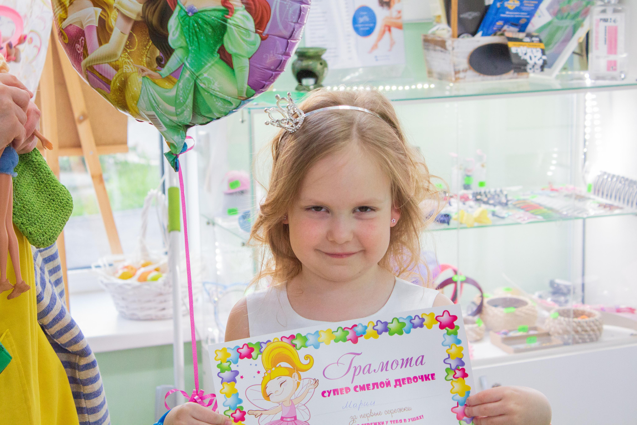 Цветочки в ушки или Как у принцессы Маруси появились сережки. Фотограф для вас и вашего бизнеса в Москве Альбина Никифоров