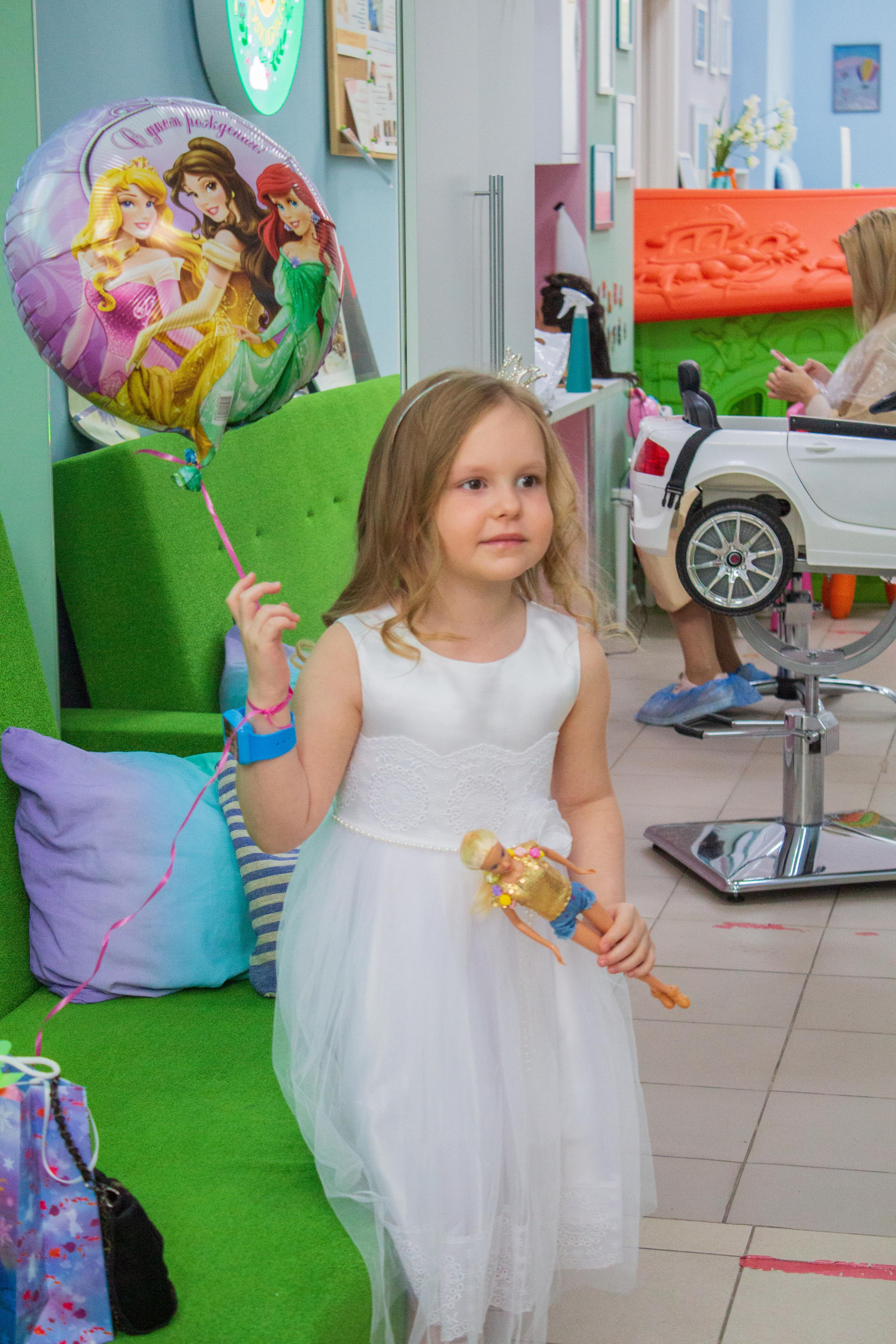 Цветочки в ушки или Как у принцессы Маруси появились сережки. Фотограф для вас и вашего бизнеса в Москве Альбина Никифоров