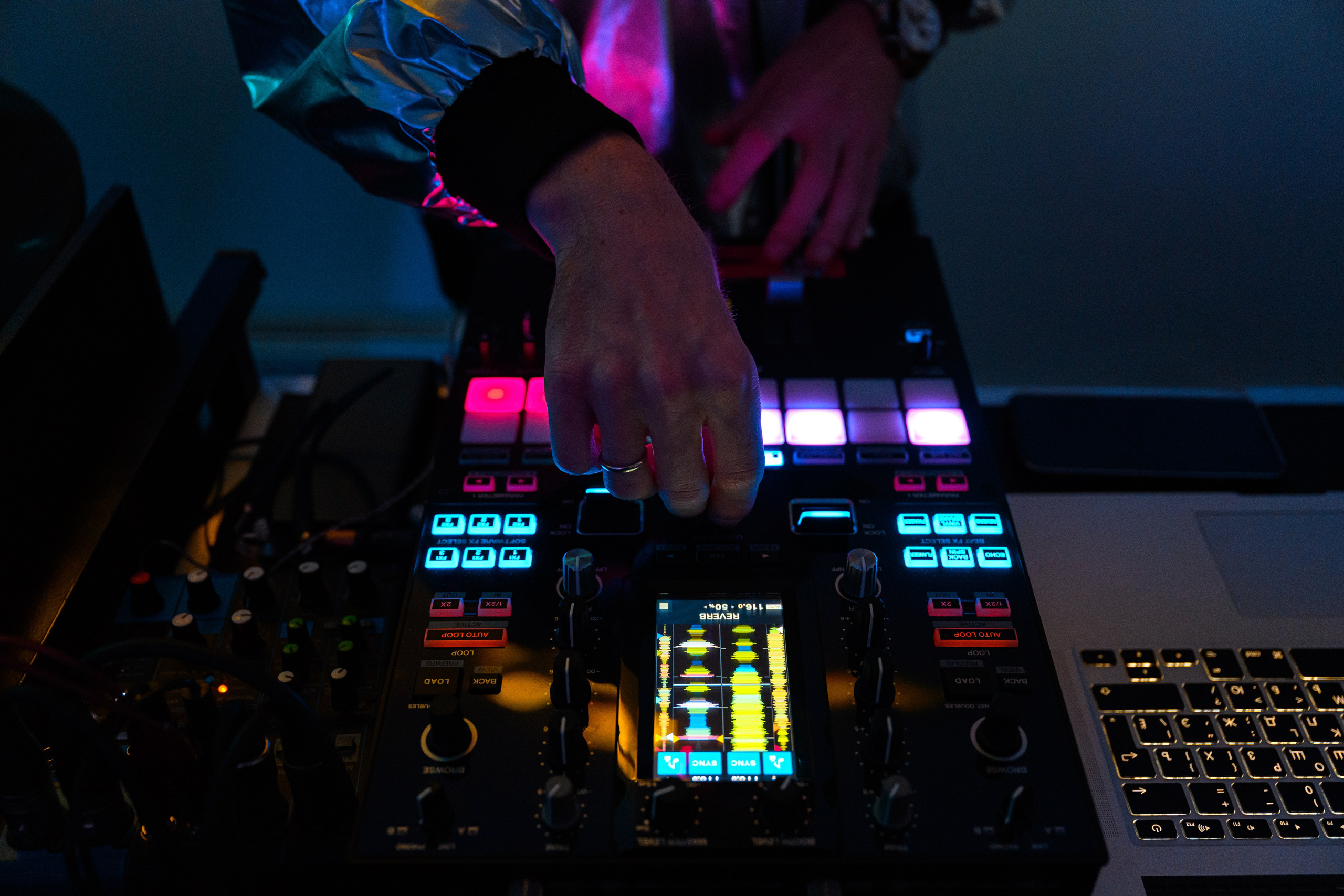 Организация новогоднего корпоратива в офисе. ToDay-организация частных и деловых мероприятий под ключ