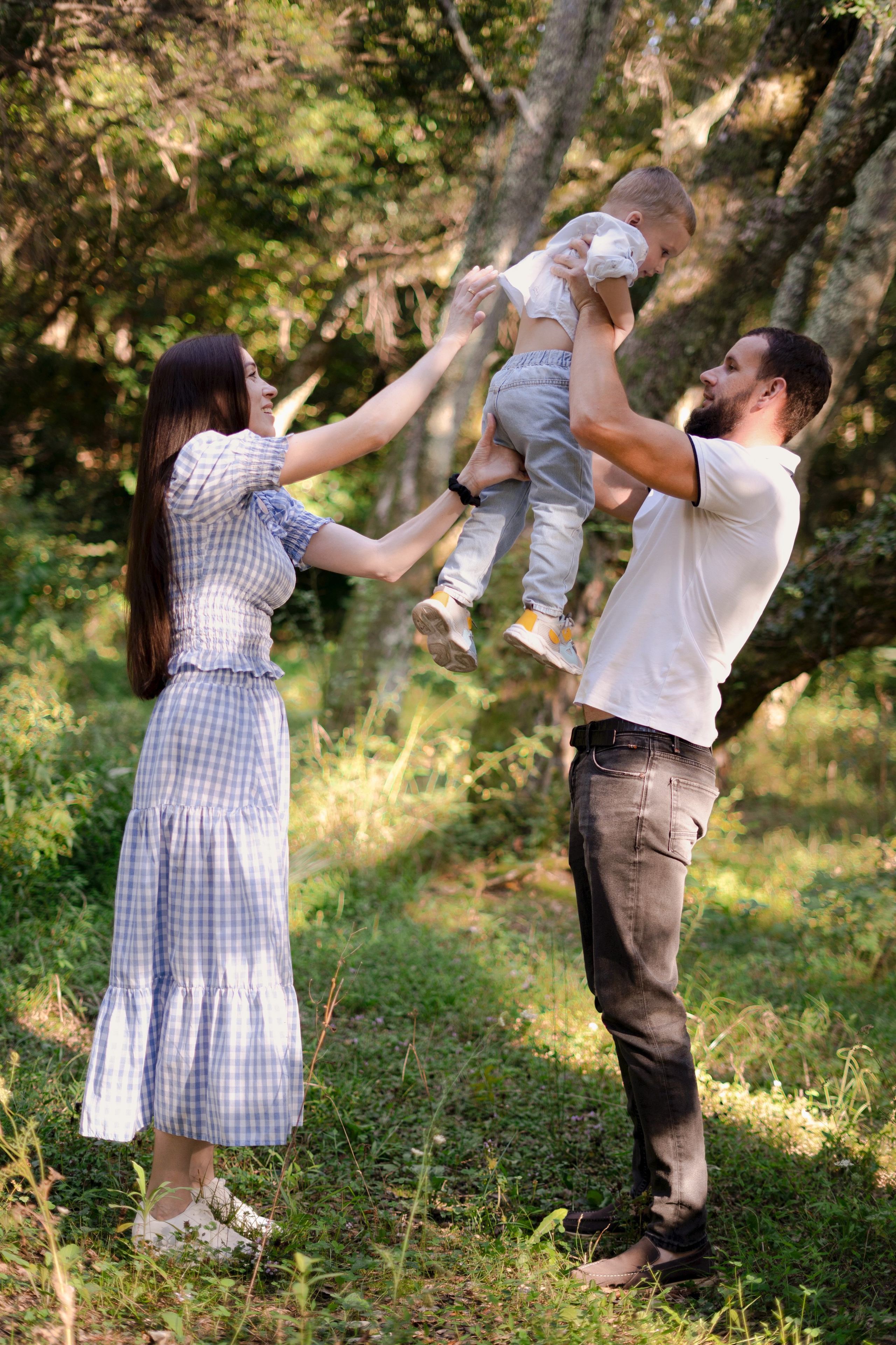Семейная фотосессия в лесу у озера. Профессиональный Фотограф в Сочи Марина Ситкина