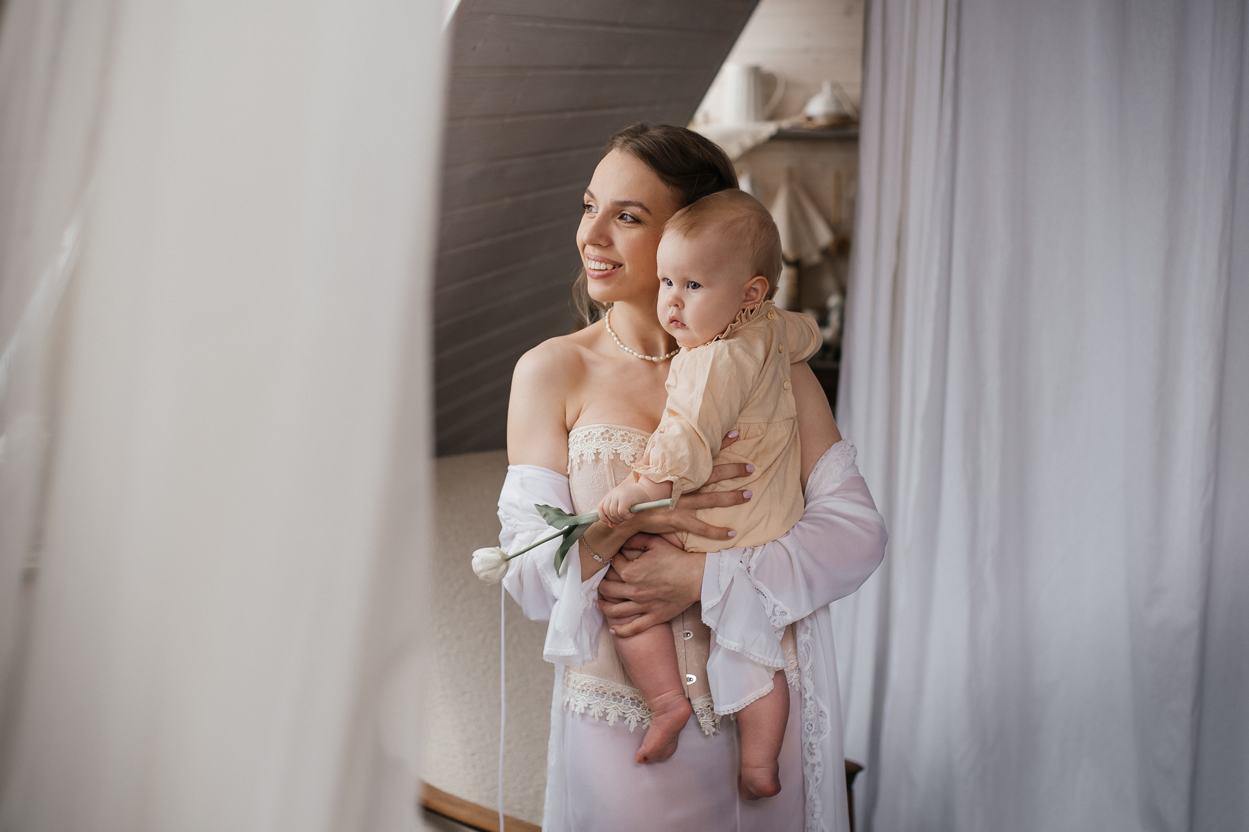 Алиса с мамой Кристиной в нежной семейной фотосессии в Домике Элли г. Пушкино. Семейный и детский фотограф в Сергиев Посаде, Хотьково Якимчук Любовь