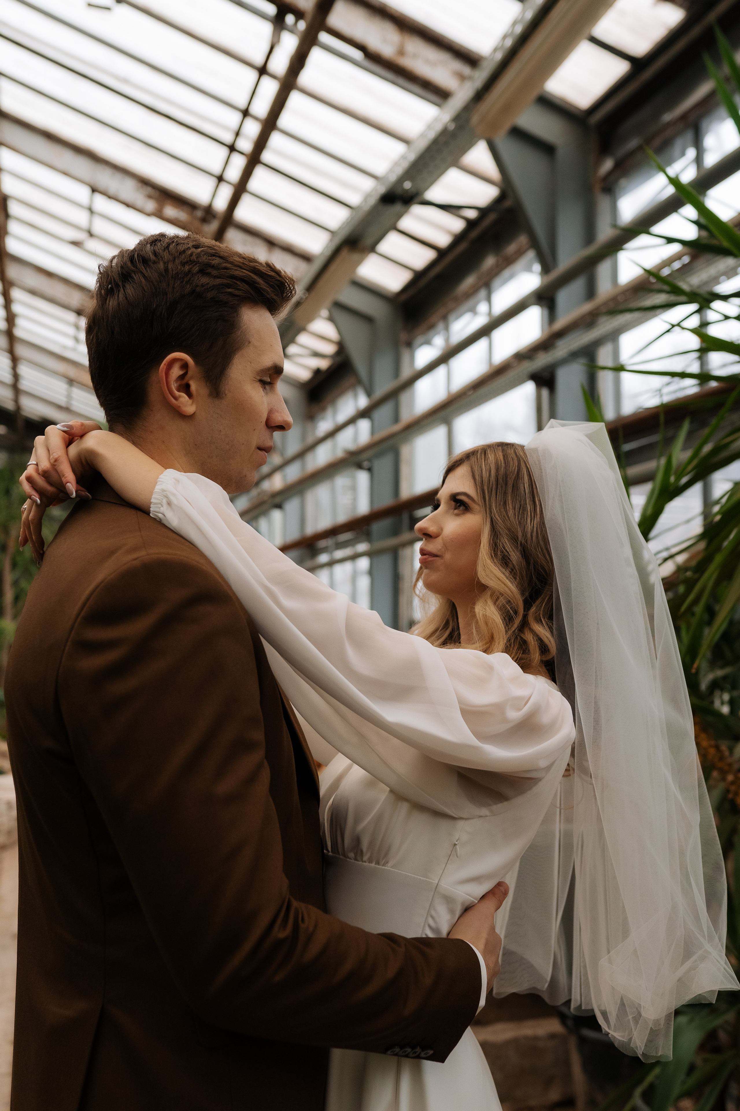 Свадебная фотосессия в оранжерее, Москва. Свадебный фотограф в Москве Анна Полушина