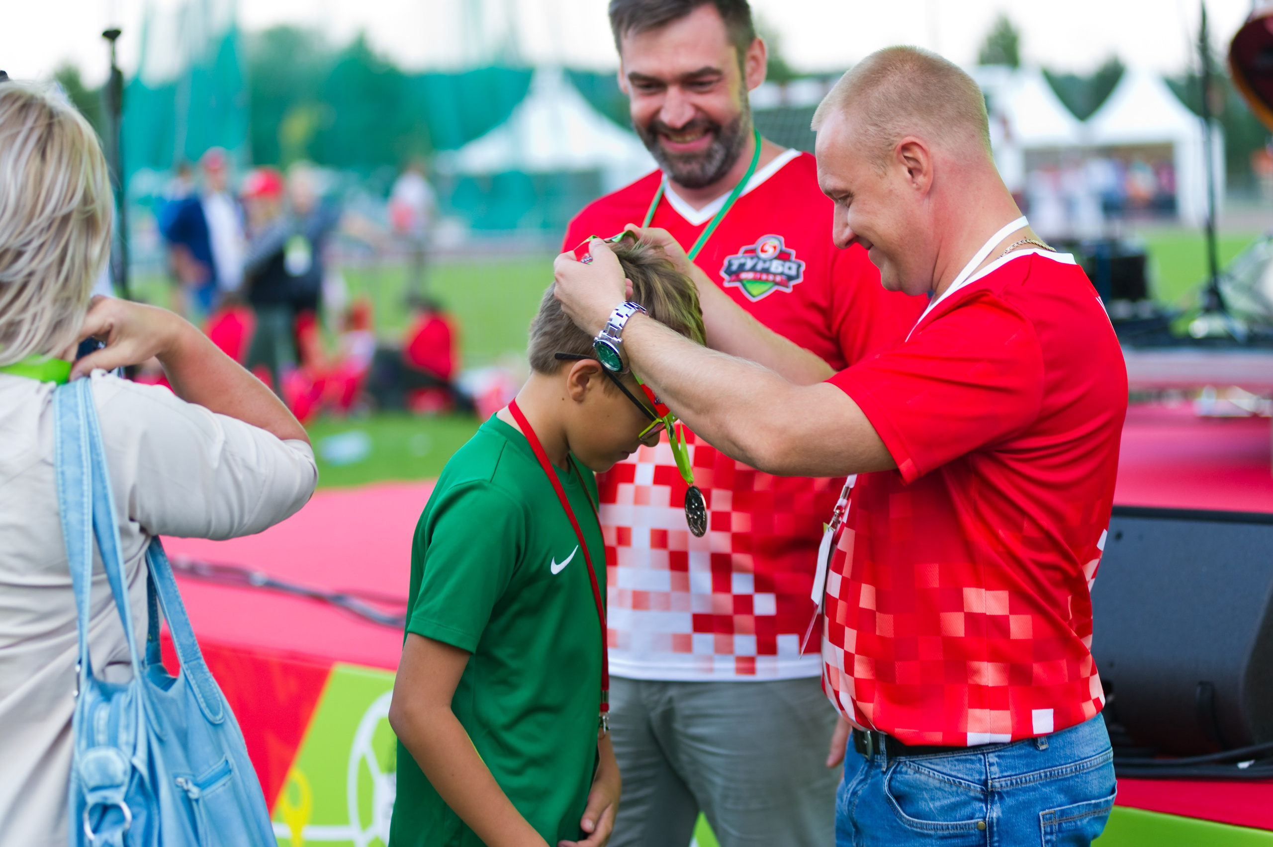 Турбофутбол (корпоративное соревнование «Пятерочки»). Репортажный фотограф и видеограф Слава Думчев. Тимбилдинги, отчетники, корпоративы
