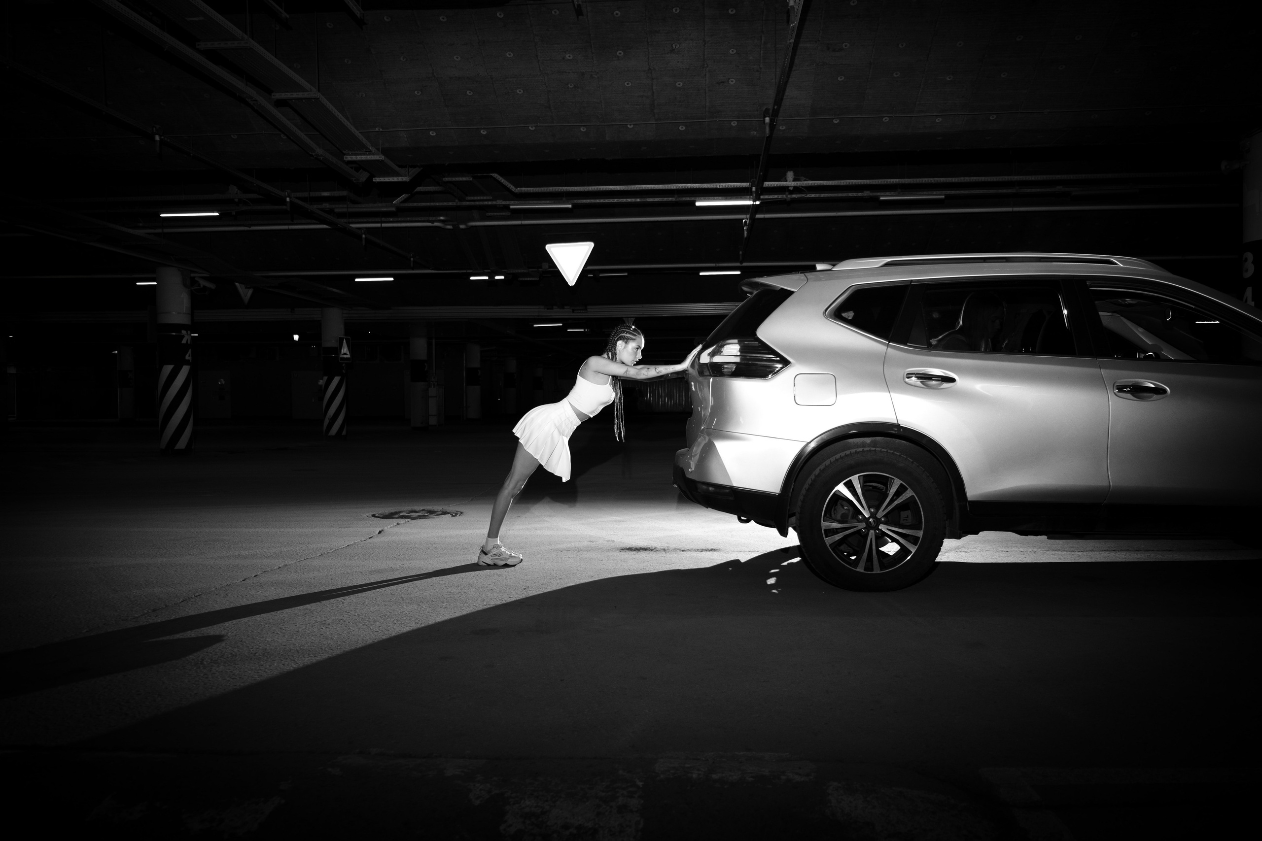 Фотосессия на парковке. Женский фотограф в Новосибирске Вячеслав Семакин