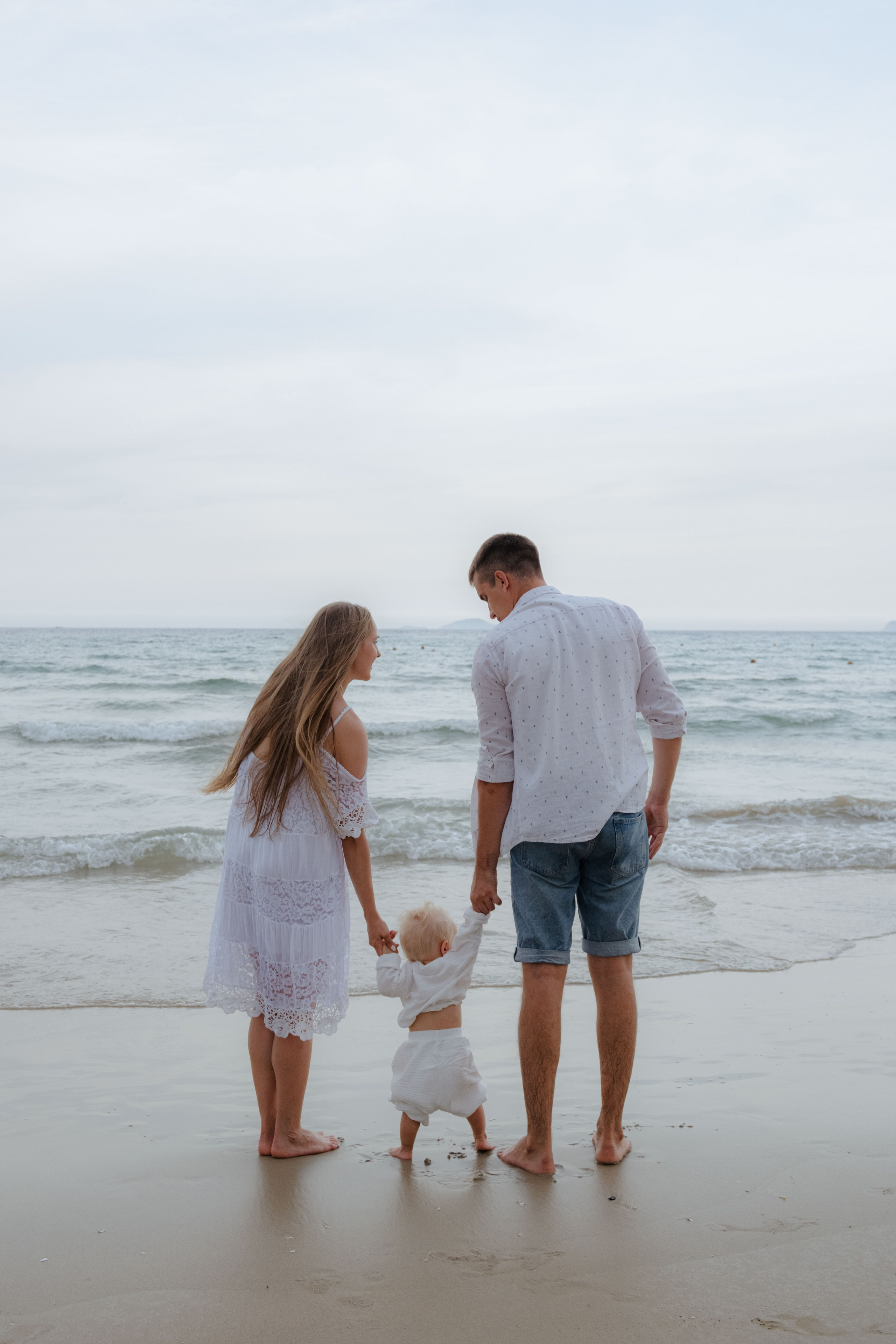 Mother and daughters. Portrait photographer Nha Trang | Julia Meshanina