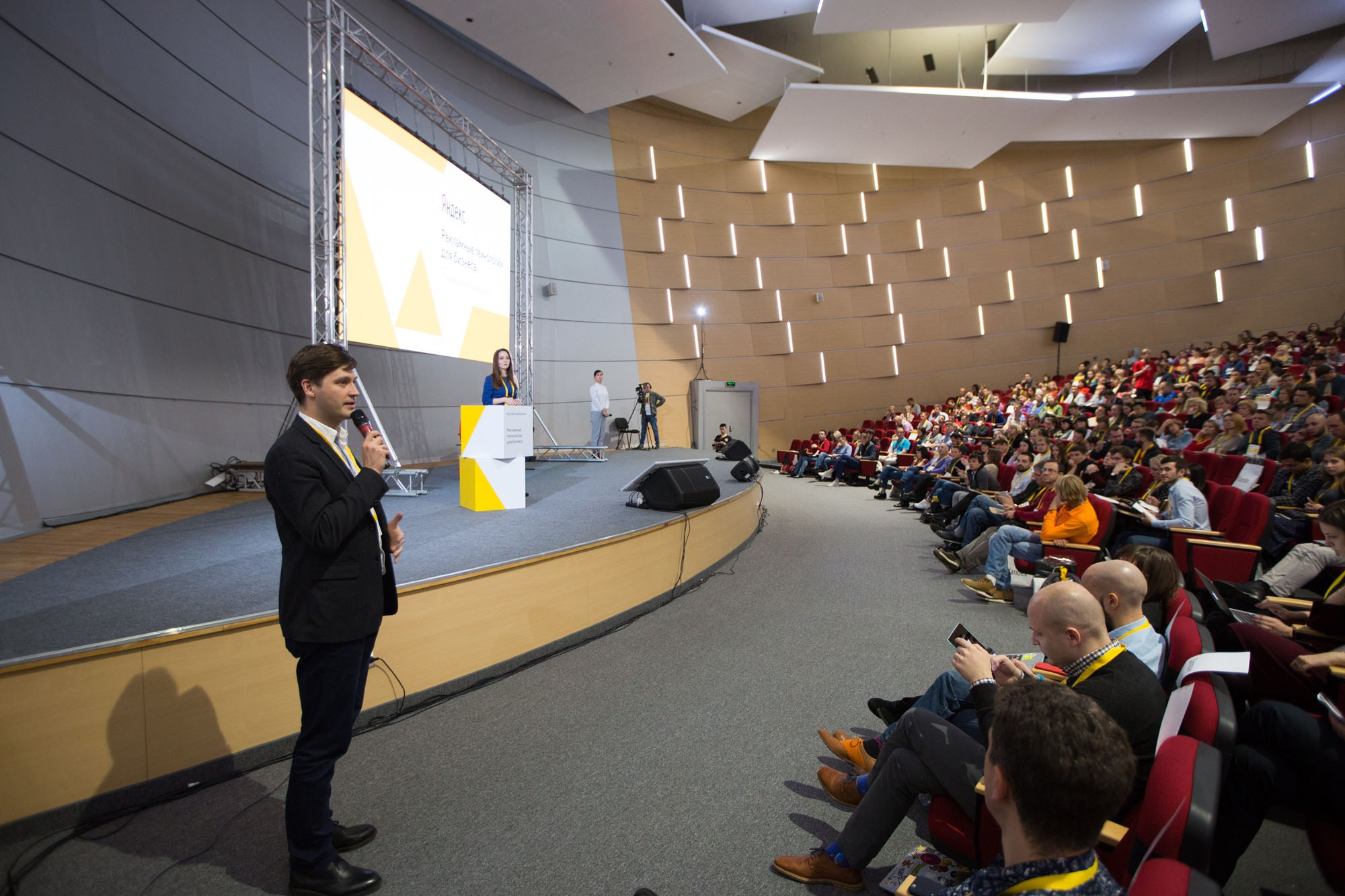 Яндекс — рекламные технологии для бизнеса. Репортажный фотограф во Владивостоке