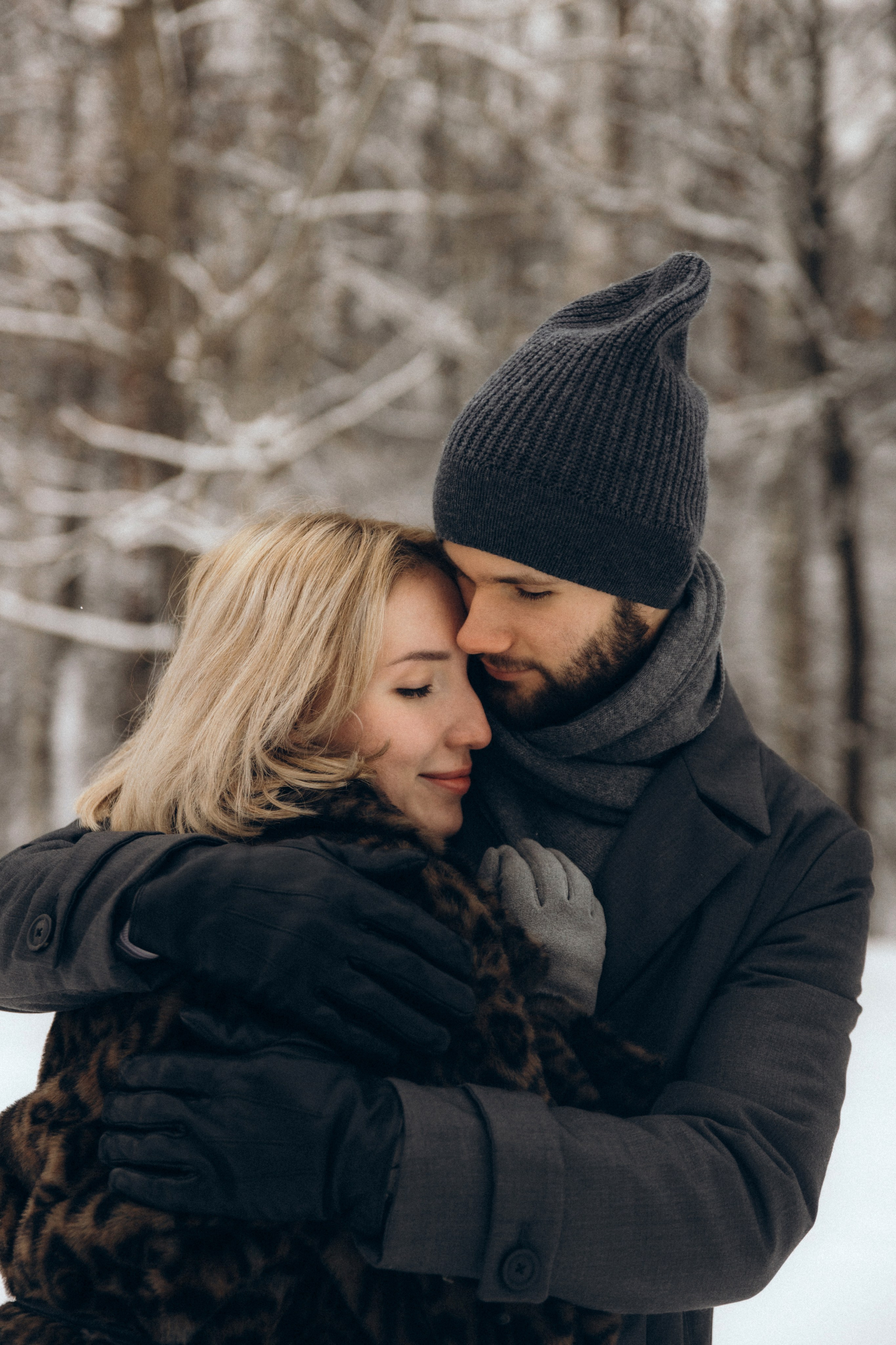Дима и Камила в зимнем Мещерском лесу. Свадебный и портретный фотограф в Москве Кристина Золотова