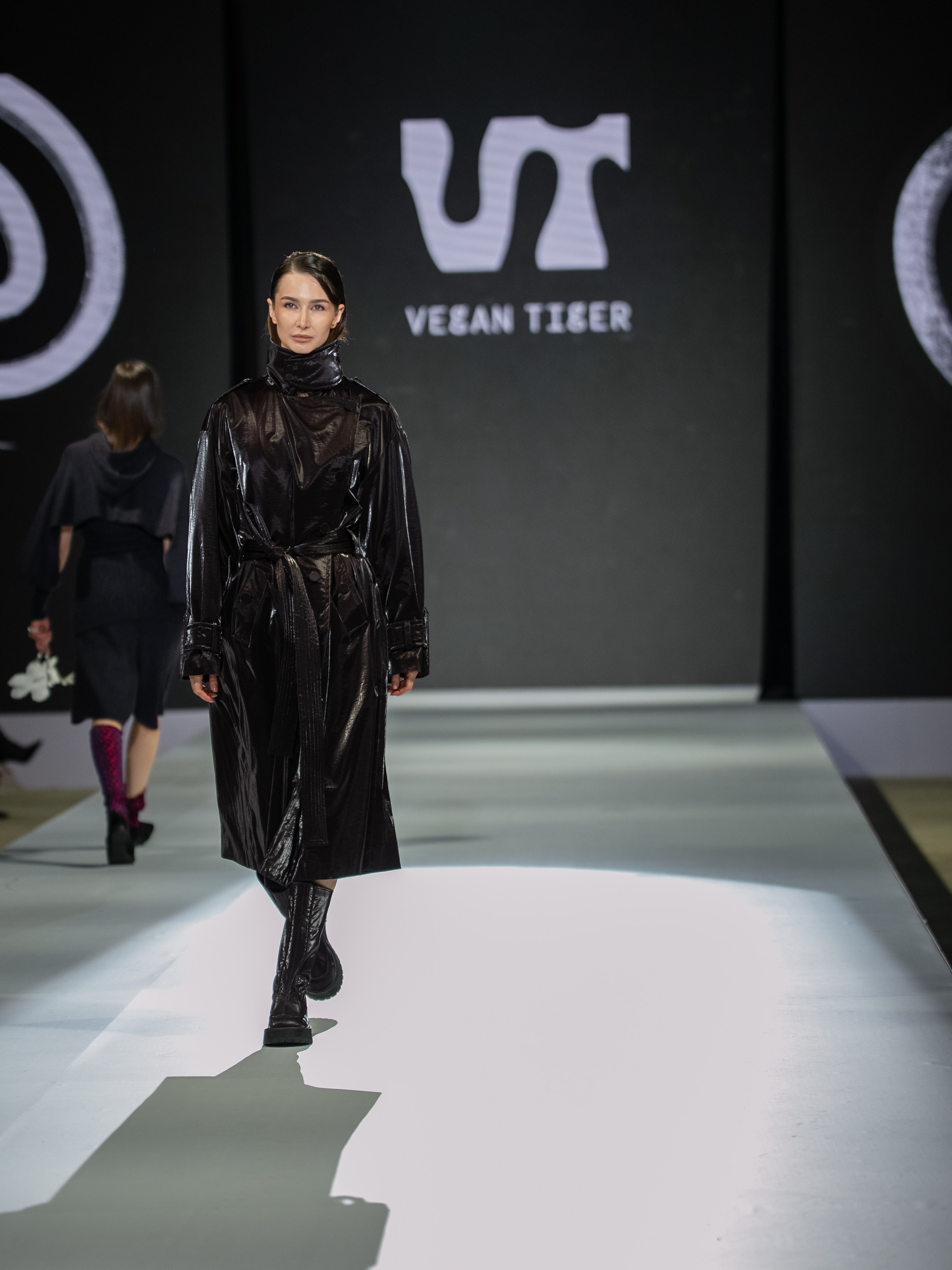 EURASIAN FASHION WEEK Vegan Tiger. Сайт Алматинского НЮ АРТ, будуар и фэшн фотографа Дениса Карпенко