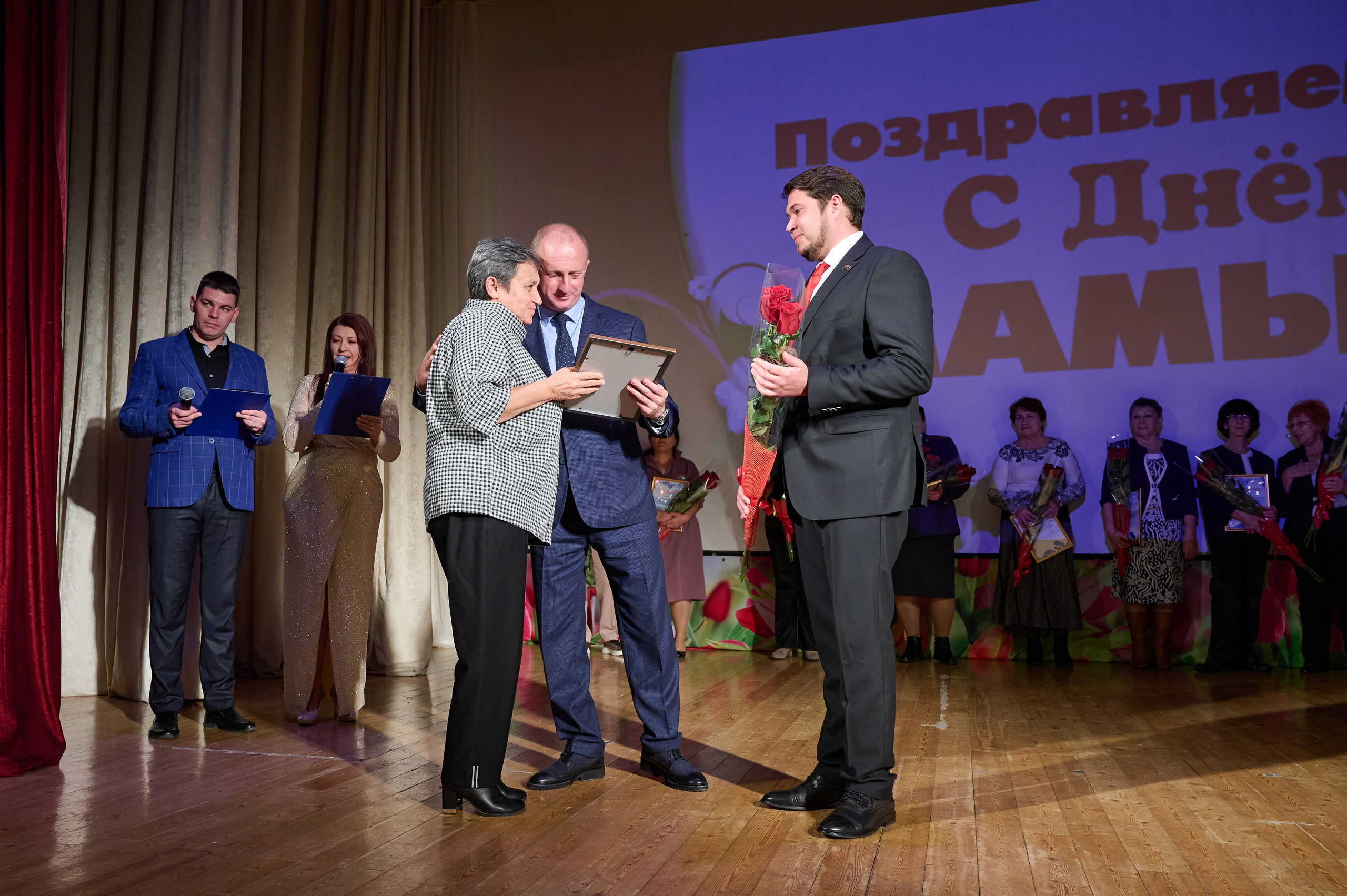 День матери. Кабардинка. Жизнь курорта Кабардинка в фотографиях