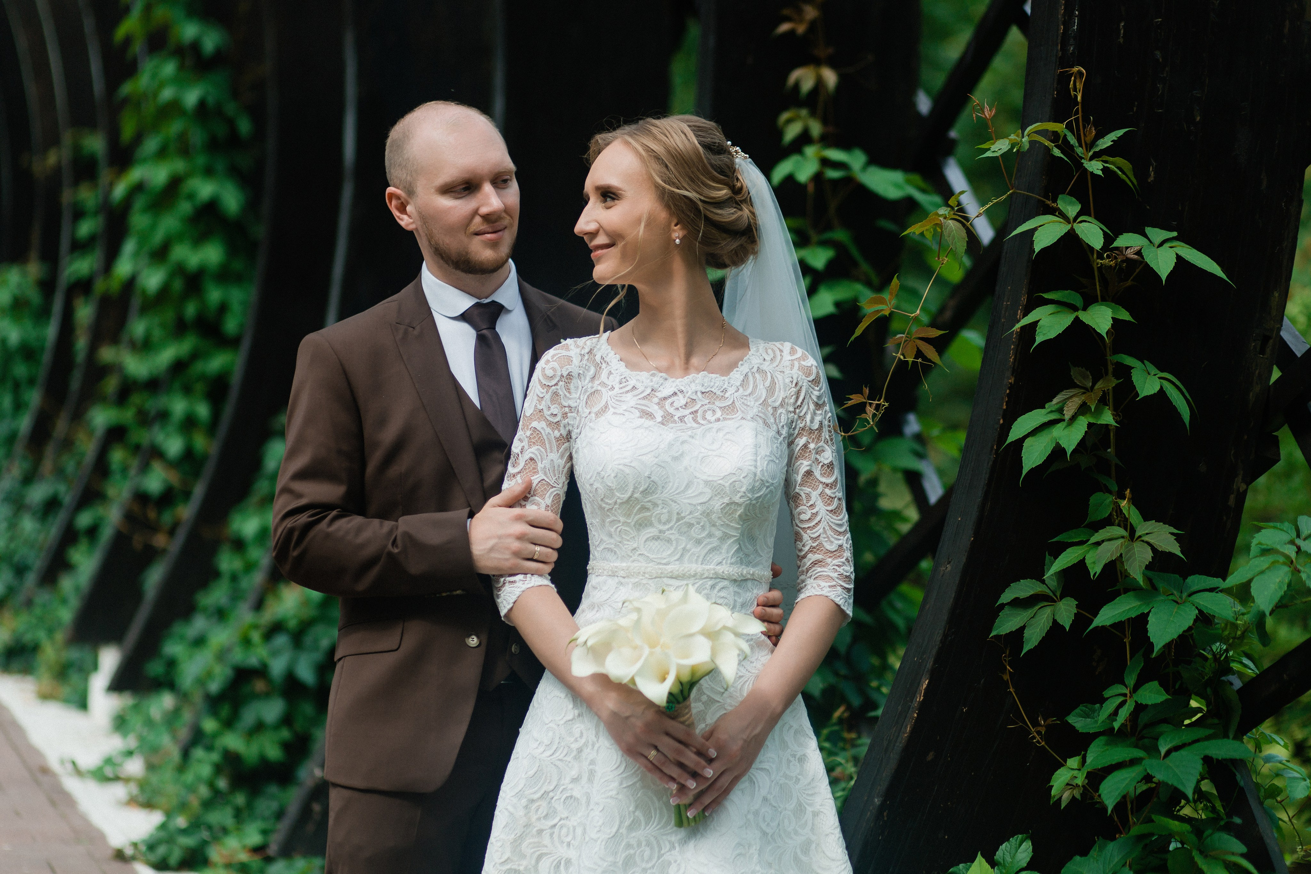 Свадебная фотосессия Сергея и Елены. Наш свадебный день. Видеосъемка и фотосъемка свадеб. Фотограф и оператор на свадьбу. Видеосъемка подкастов, собственная видео-фотостудии. Предметная фотосъемка