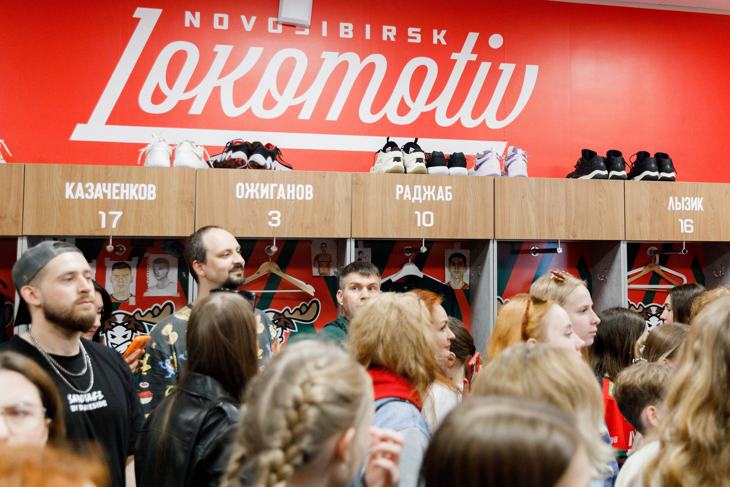 ВК «Локомотив». Экскурсия для фанатов клуба. Репортажный фотограф в Новосибирске Алена Помазунова