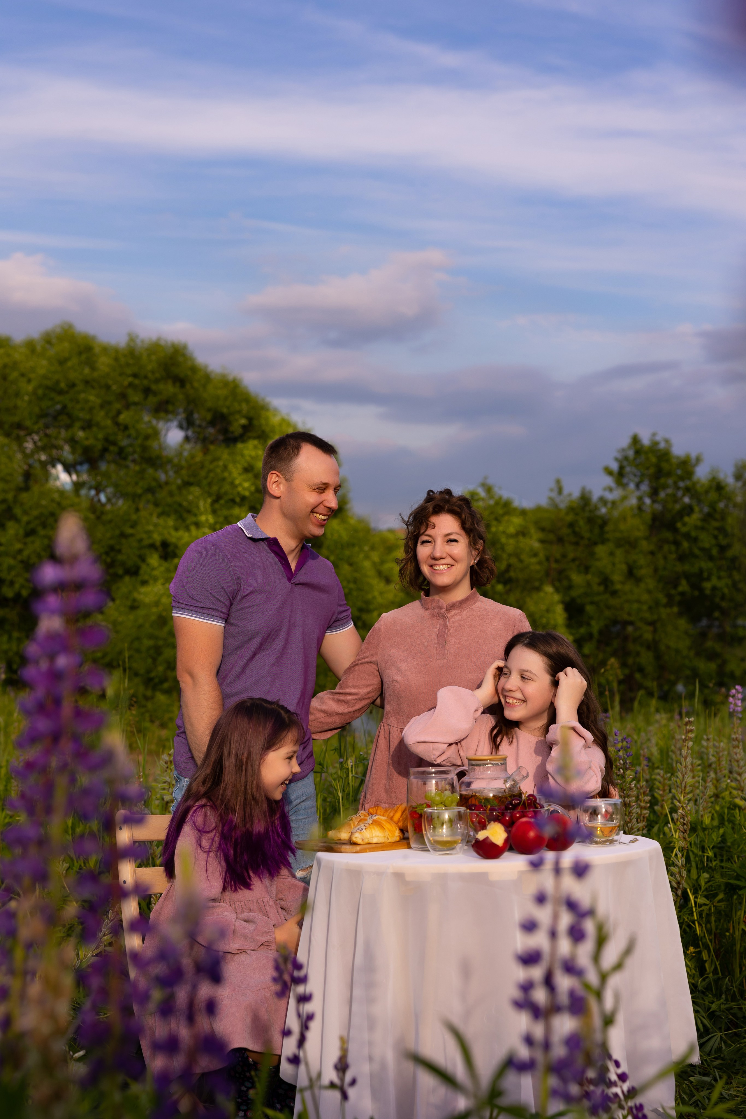 Пикник в люпиновом поле. Сказочный фотограф для Вас и Вашей семьи