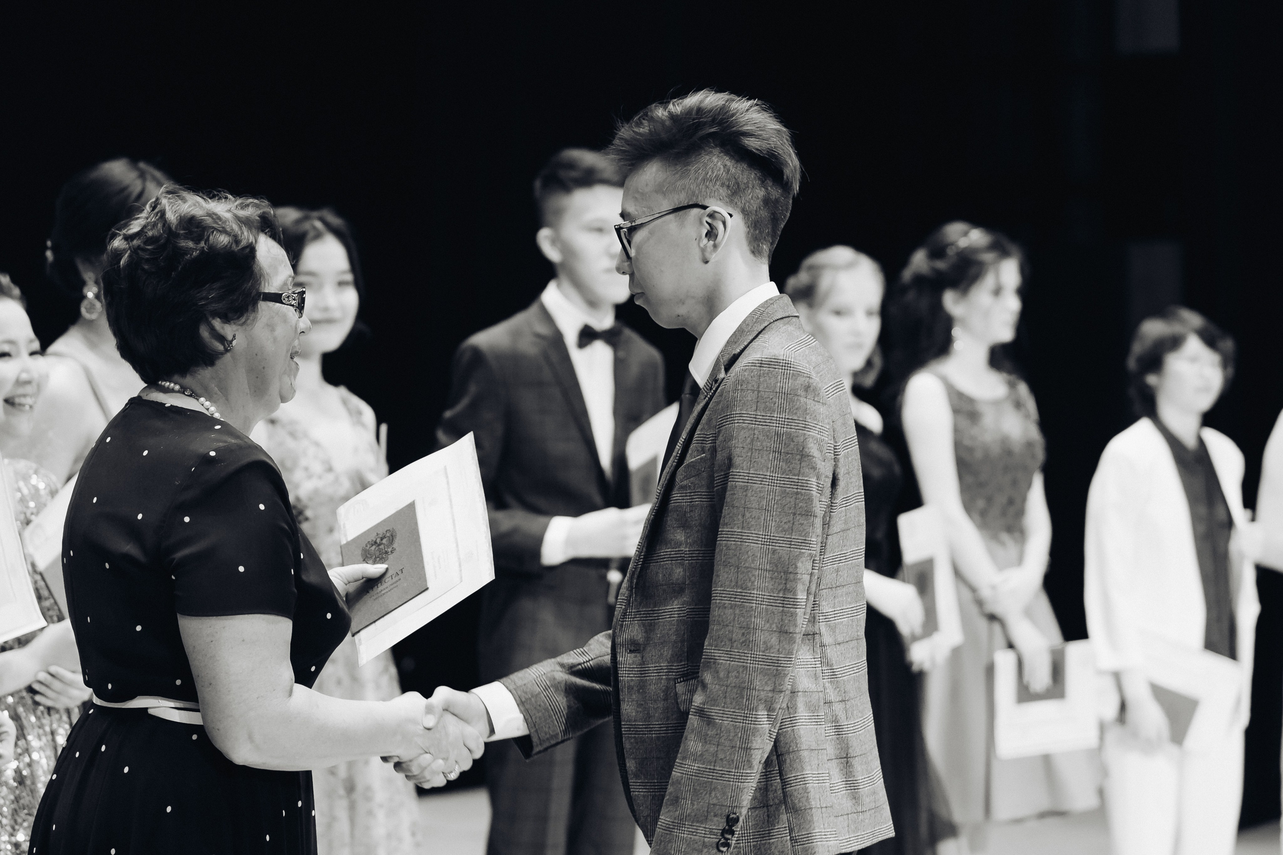 Вручение аттестатов 14 Гимназия. Свадебный и семейный фотограф в Улан-Удэ