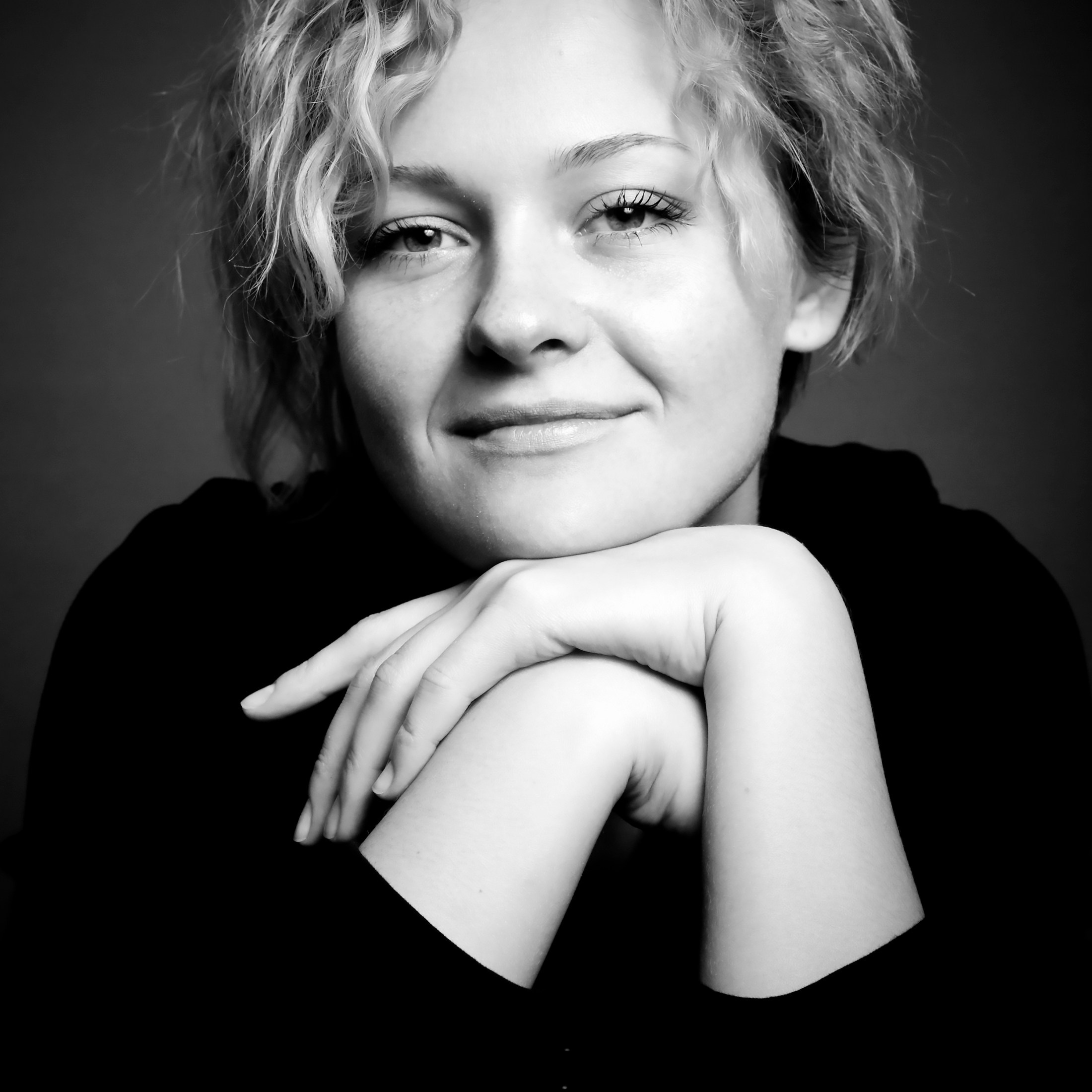 Профессиональная женская фотосессия в студии