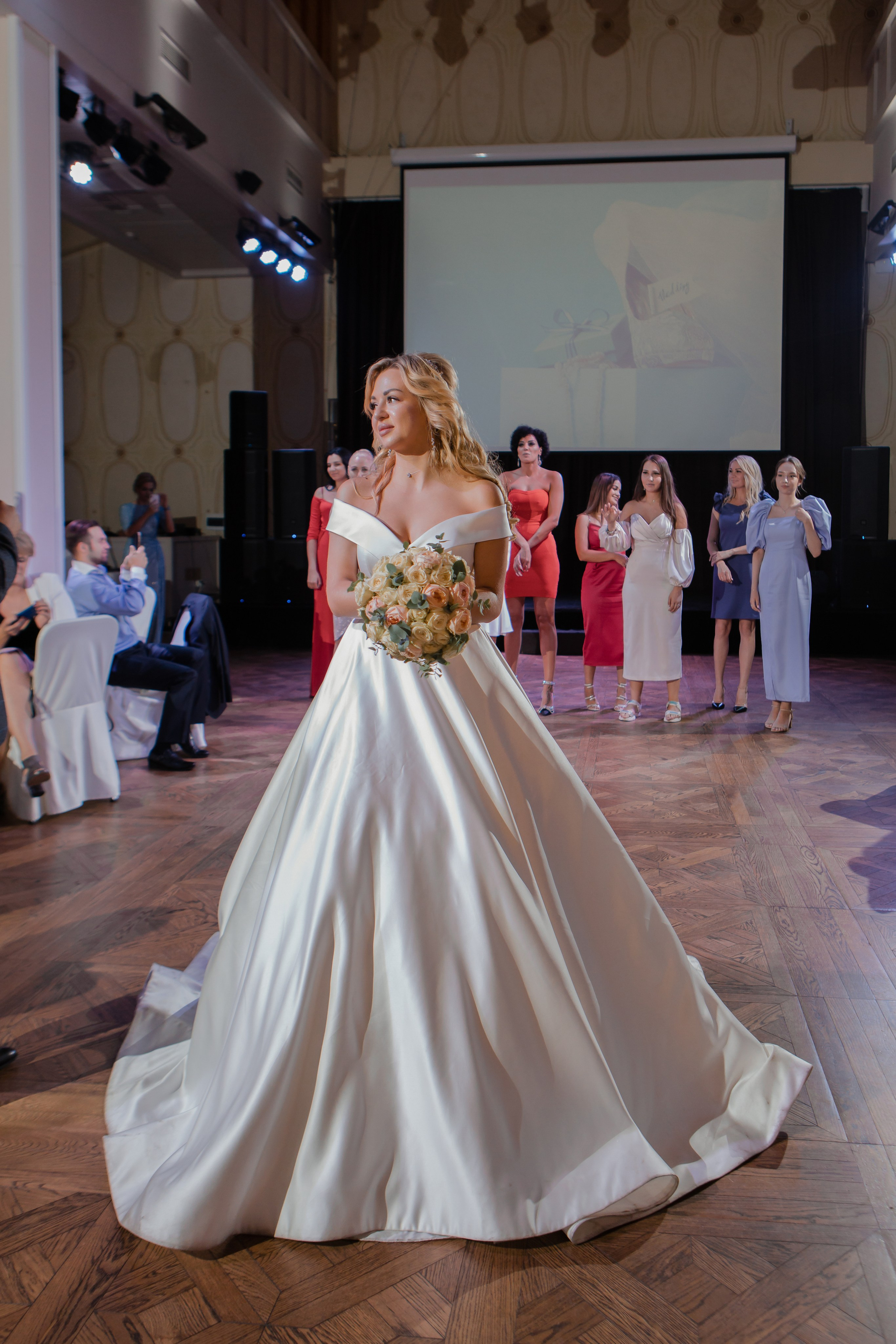 Юрий и Кристина. Видеосъемка и фотосъемка свадеб. Фотограф и оператор на свадьбу. Видеосъемка подкастов, собственная видео-фотостудии. Предметная фотосъемка