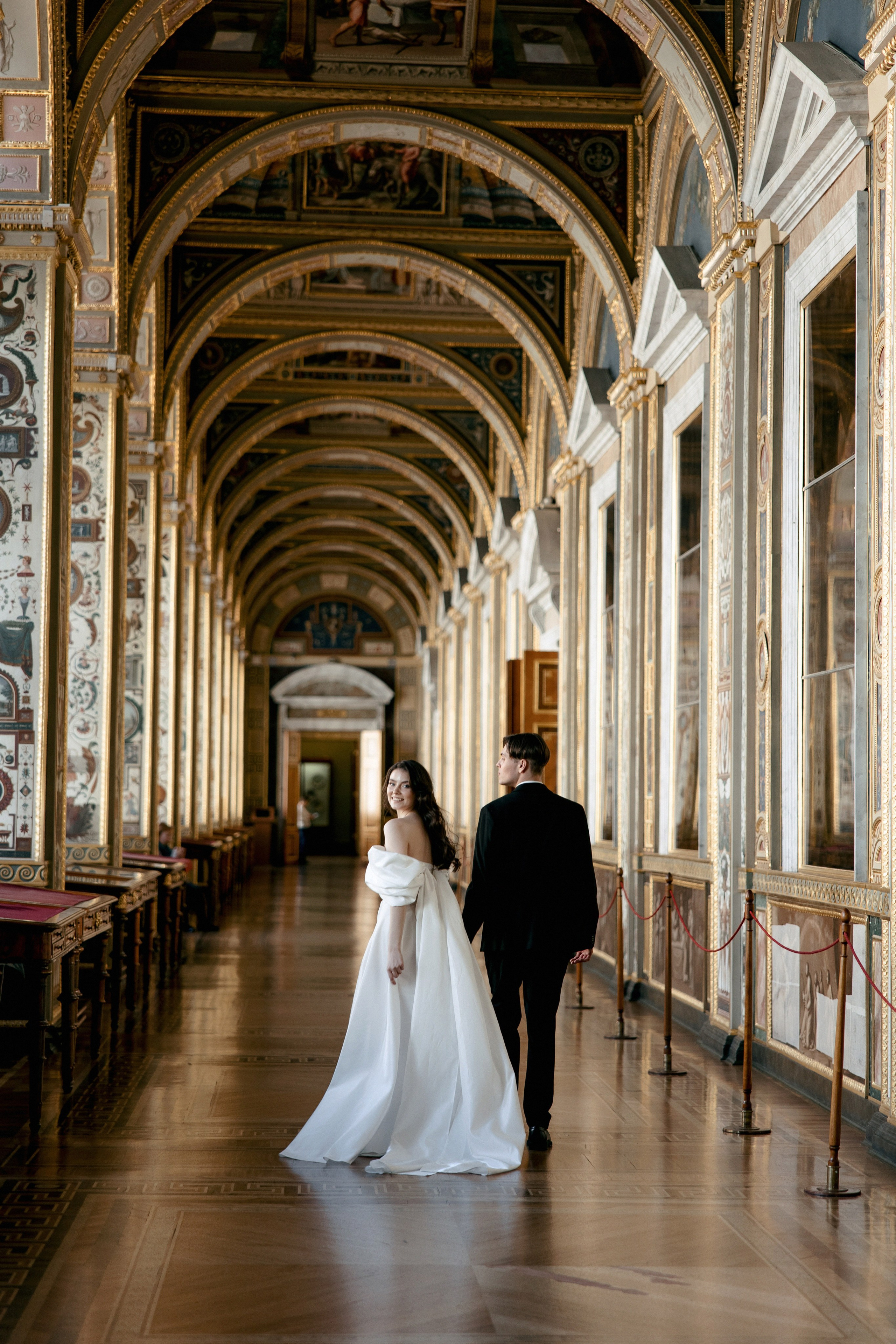 Свадебная фотосессия в Эрмитаже. Свадебный фотограф Москва