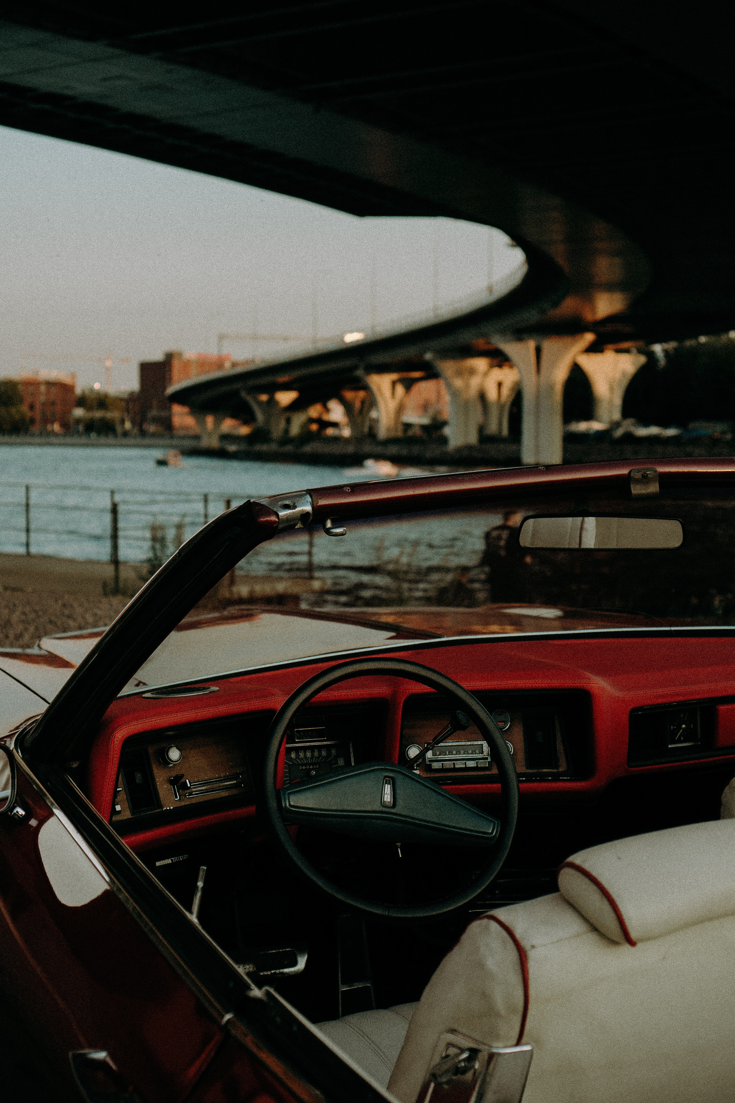 СВАДЕБНАЯ СЬЕМКА ВОЗЛЕ МСОТА БЕТАНКУРА НА КАБРИОЛЕТЕ. Профессиональный фотограф, Санкт-Петербург — Виктория Богомолова