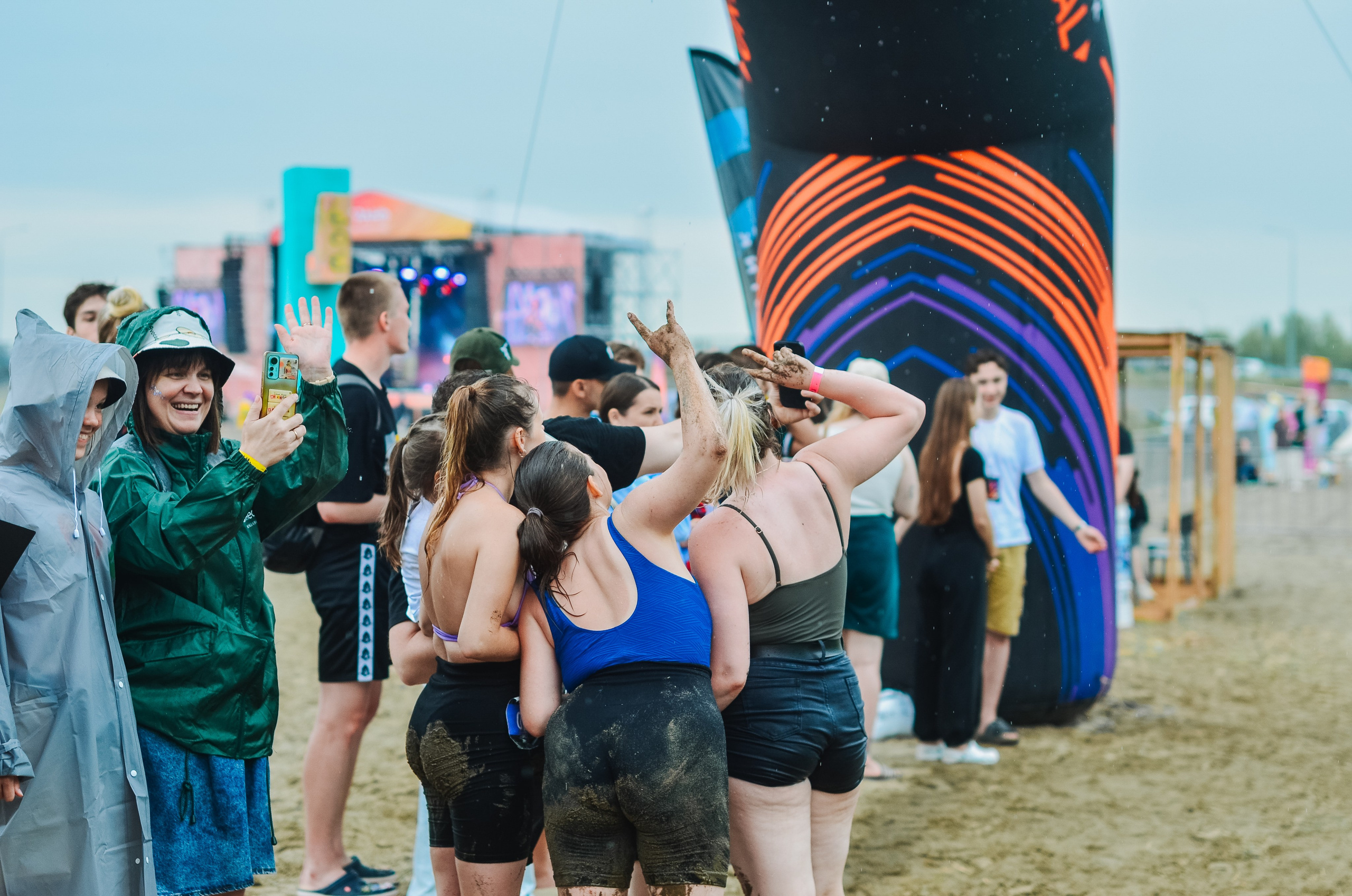 Фестиваль «Грань» 2025. Спортивная площадка. Денисова Аля — фотограф для парных съемок и индивидуальных историй в Барнауле