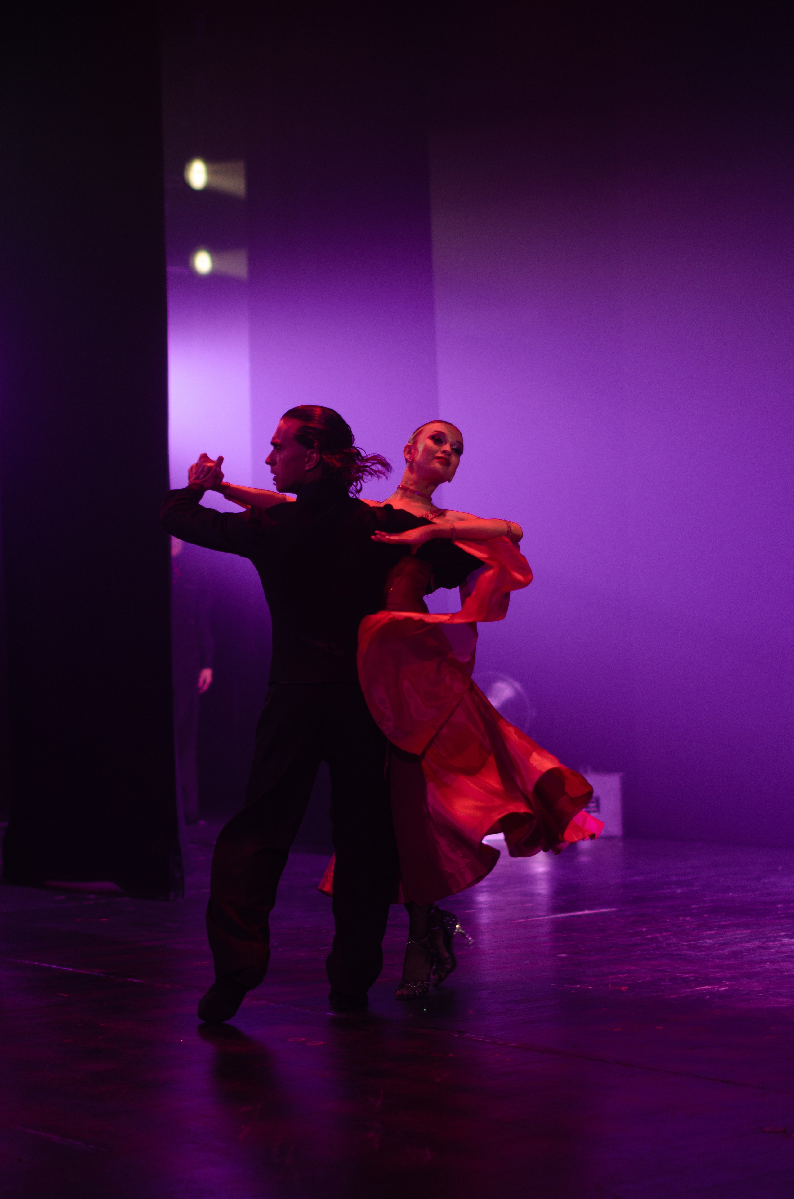 Фоторепортаж танцевального мероприятия. Денисова Аля — фотограф для парных съемок и индивидуальных историй в Барнауле