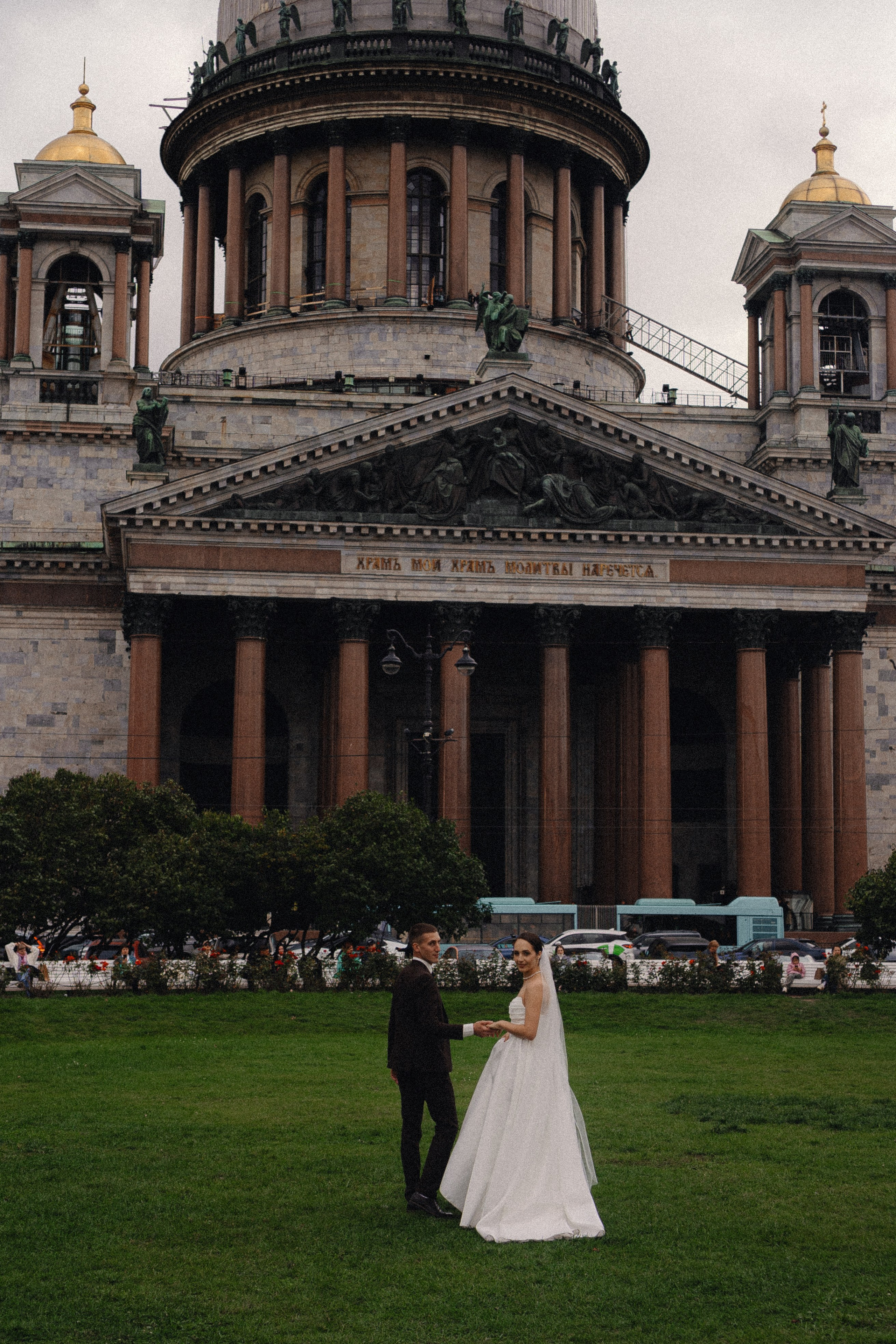 СВАДЕБНАЯ ПРОГУЛКА В САНТК-ПЕТЕРБУРГЕ (ИСАКИЕВСКИЙ СОБОР, ЗИМНЯЯ КАНАВКА, ЭРМИТАЖ И БОЛЬШАЯ МОРСКАЯ УЛИЦА). Профессиональный фотограф, Санкт-Петербург — Виктория Богомолова