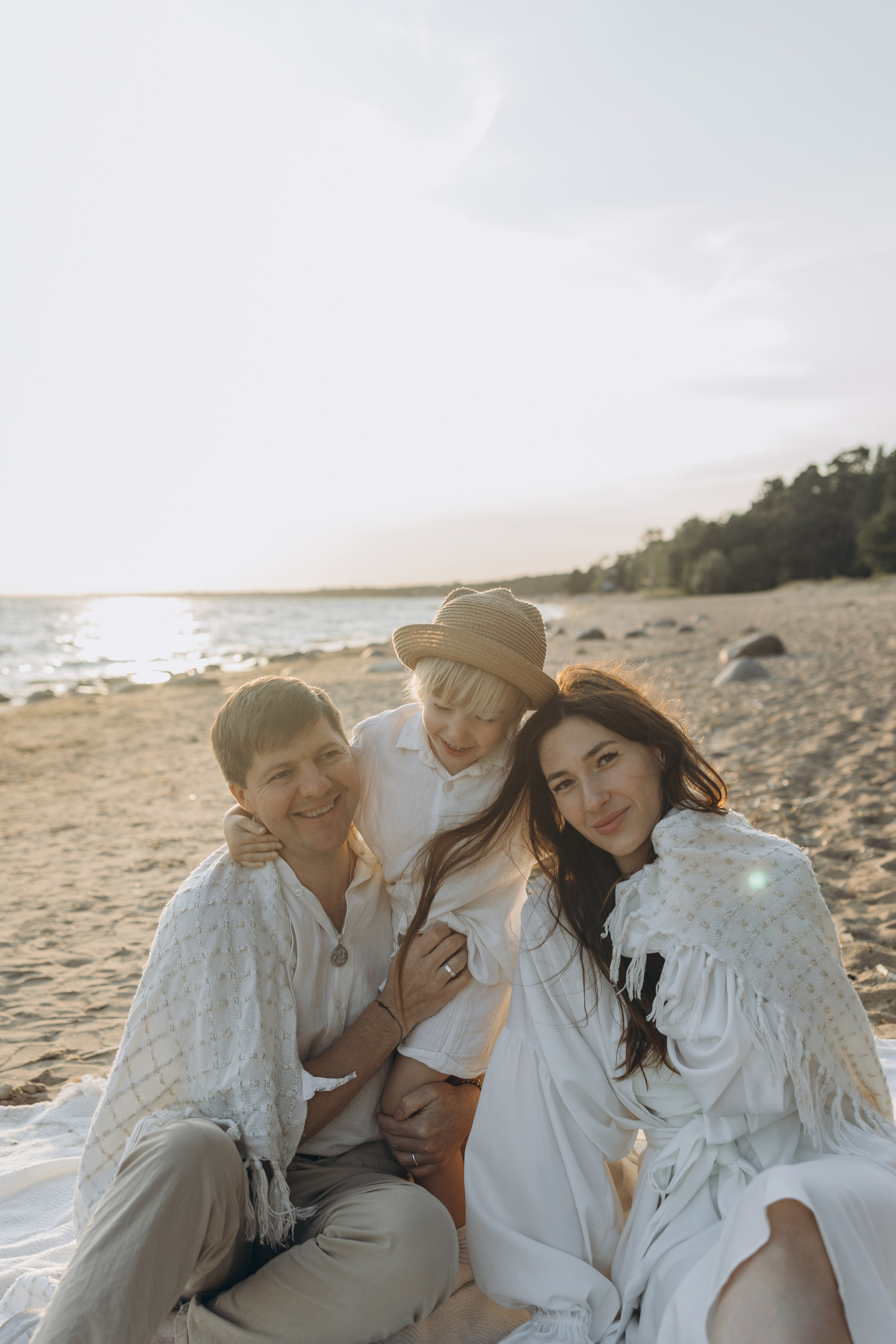 Эмилия, Дмитрий и Демид на Финском заливе. Семейный фотограф в Москве Виктория Ястребинская