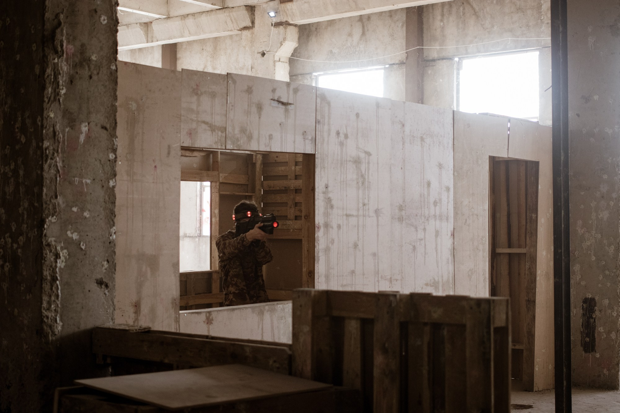 Лазертаг на заводе ЗИП. Репортажный, промышленный и маркетплейс-фотограф Дмитрий Чернат