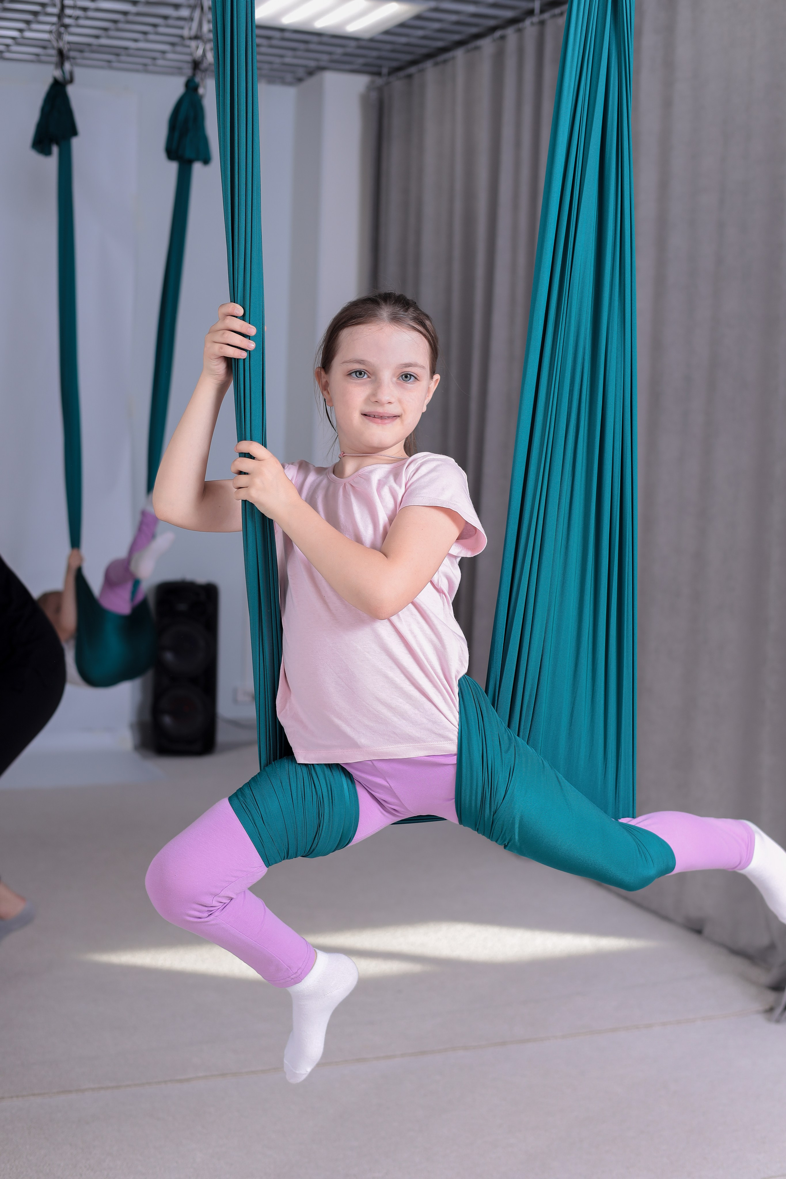 Детская аэройога. Фотограф Надршина Лилия