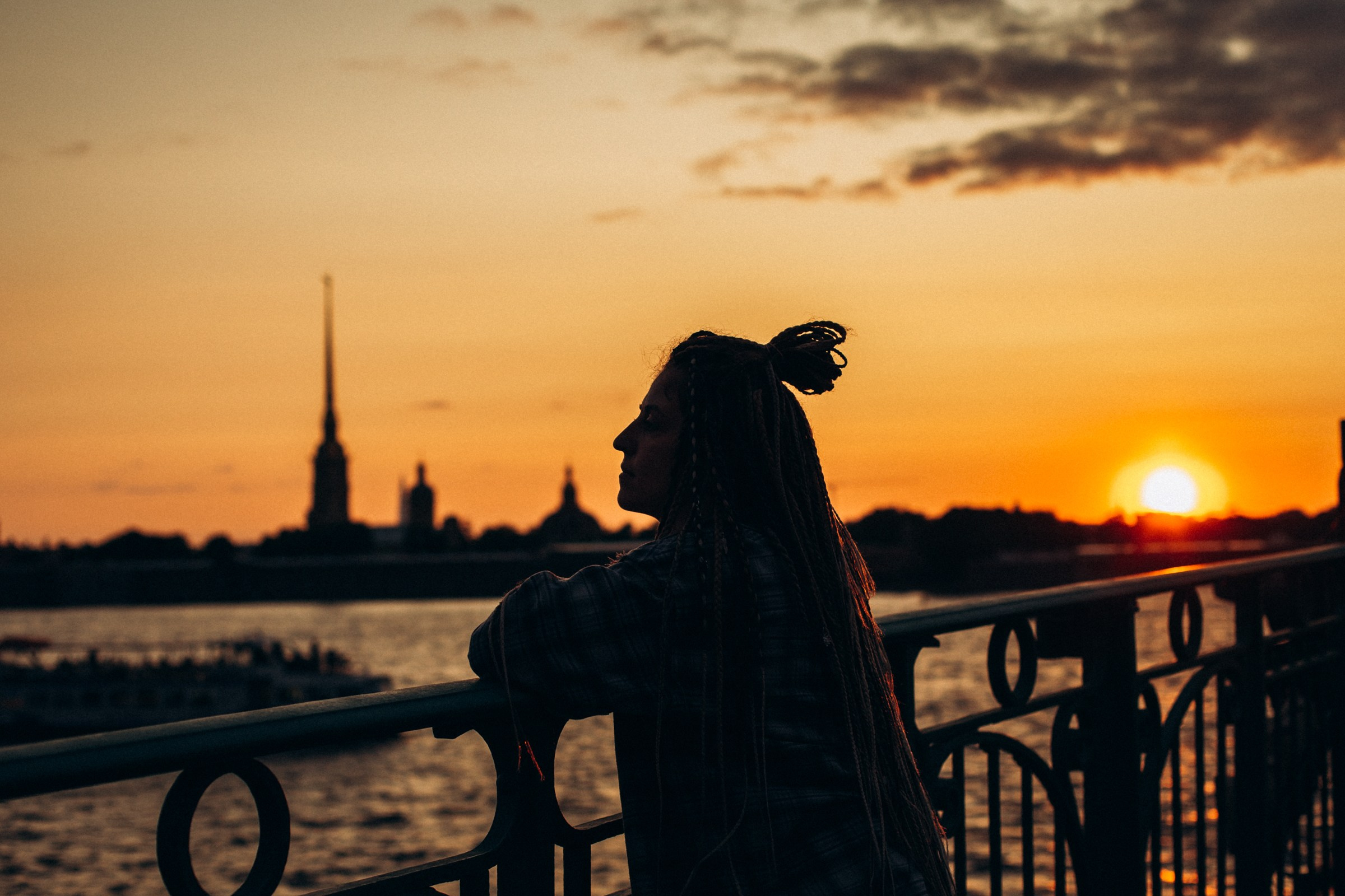 Лиза в июне. Фотопрогулка в Петербурге. Индивидуальный и семейный фотограф в Санкт-Петербурге