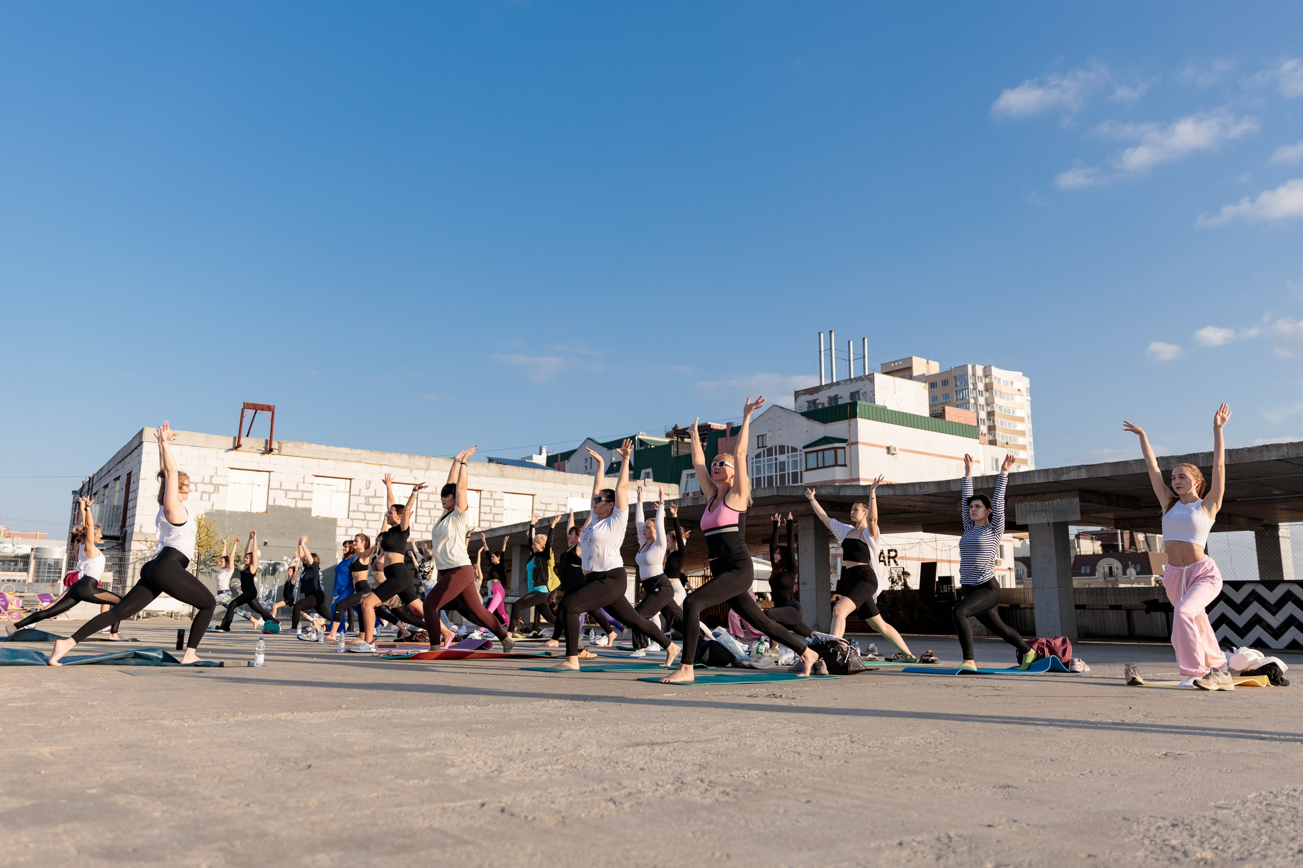 Йога на крыше манежа. Арт фотограф в Саратове, Александр Леонтьев