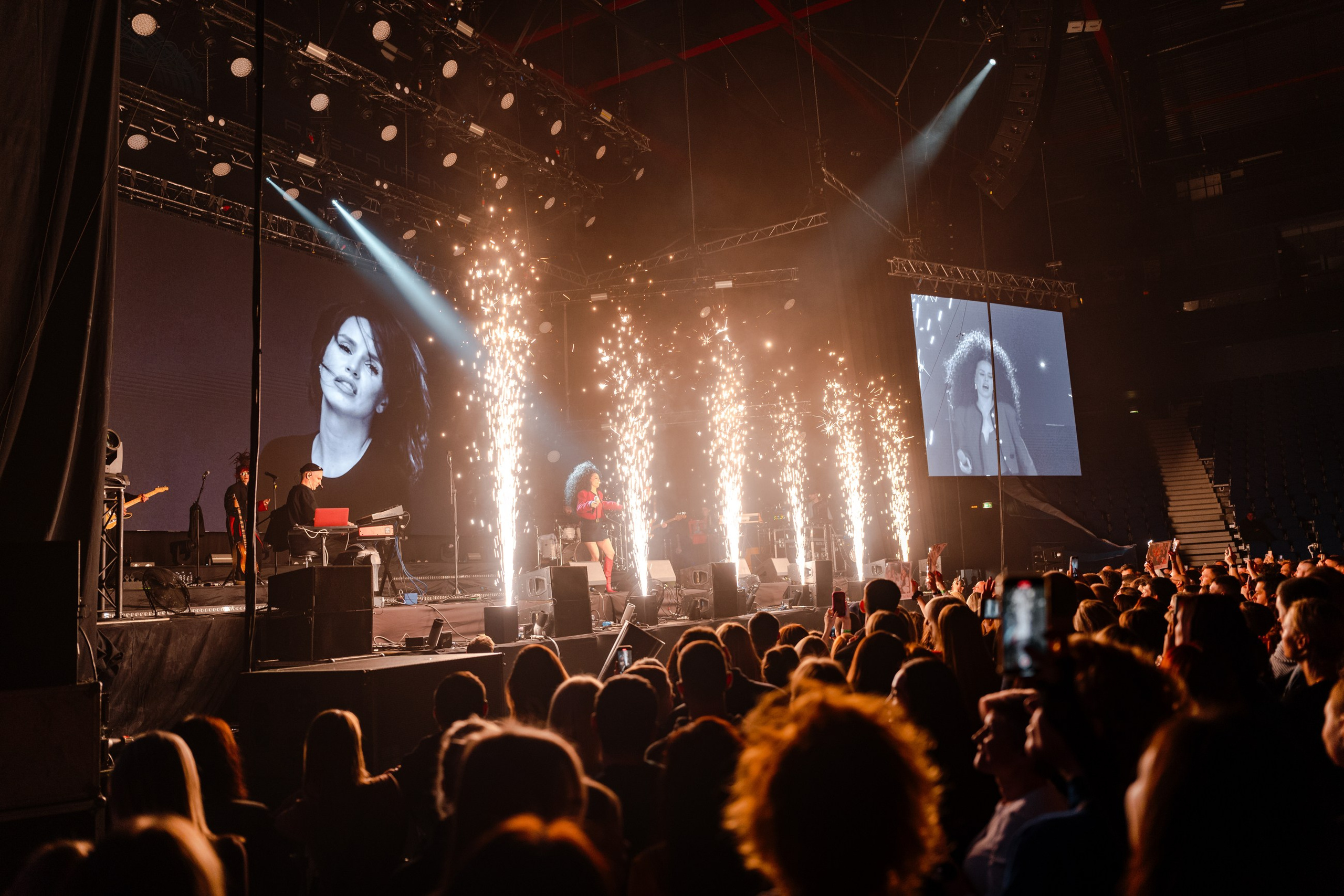 Фотографии с концерта Zivert в Ярославле. Репортажный фотограф в Москве Измалков Артем