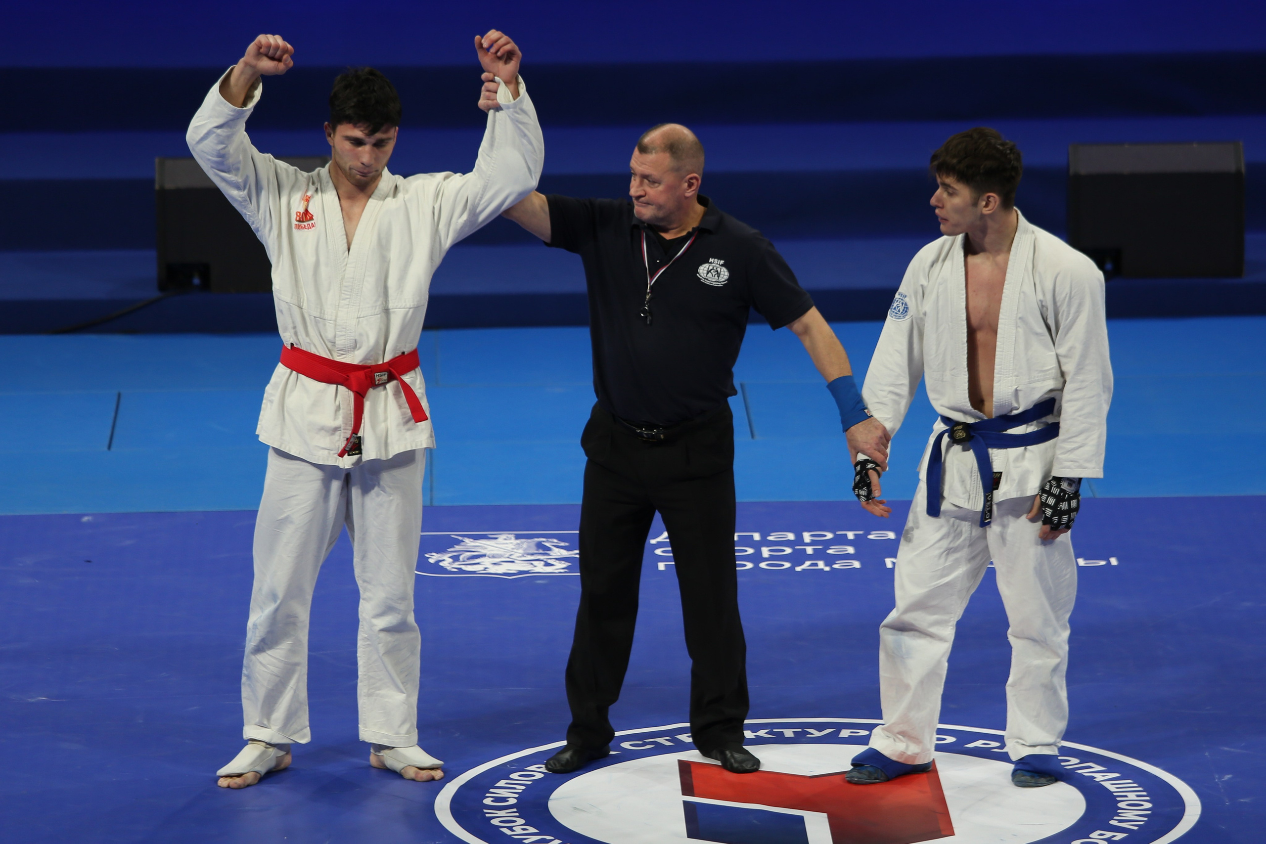 «Спорт через объектив: история в каждом снимке!»