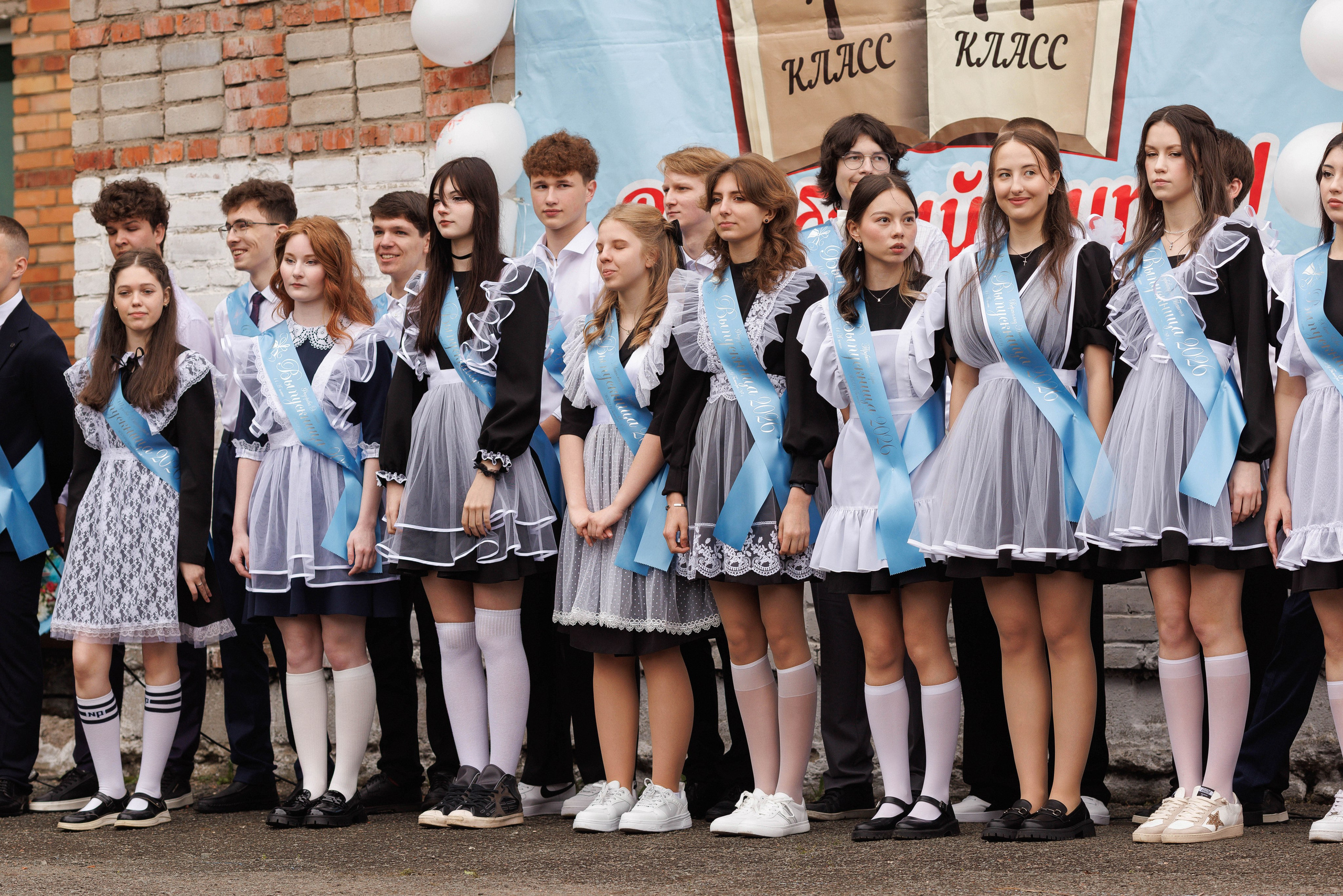 Последний звонок Гимназия Артем. Photoalbum-vl.ru