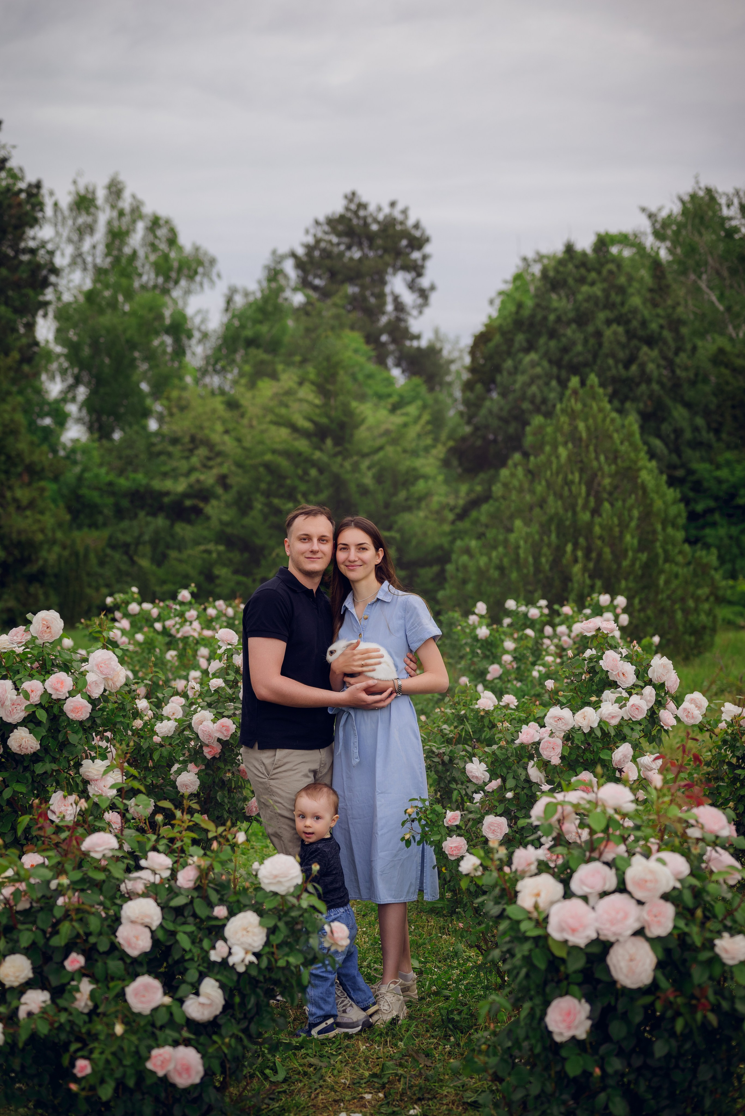 В розах. Семейный фотограф в Краснодаре